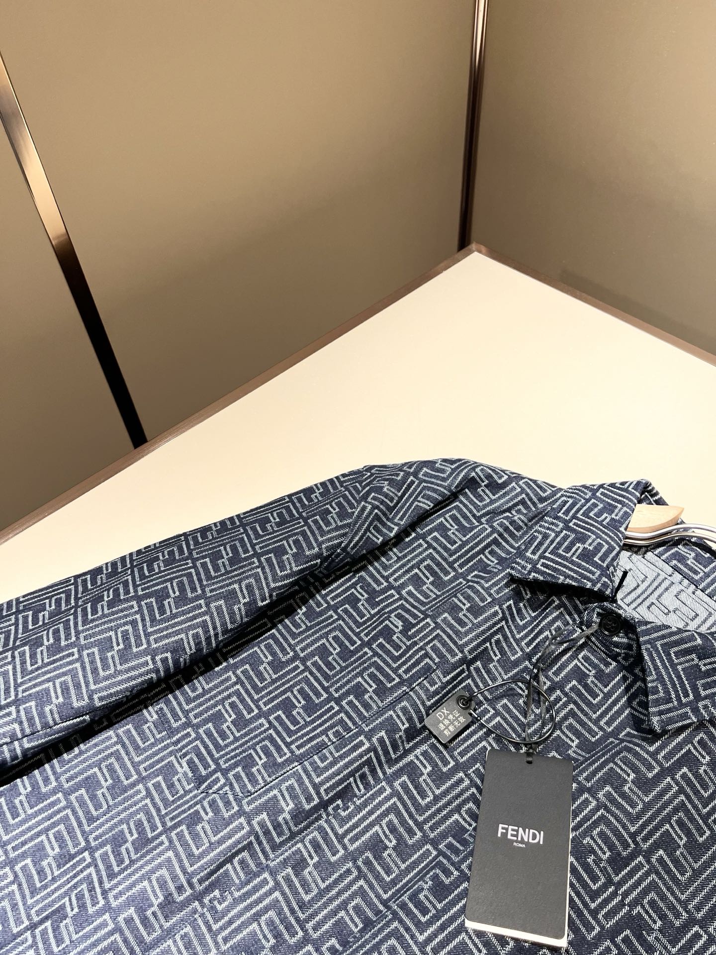  FEN*I 芬*迪 2025秋冬新款夹克外套，意大利原厂订单，FD家族人气单品，代表性十足，规格感十足