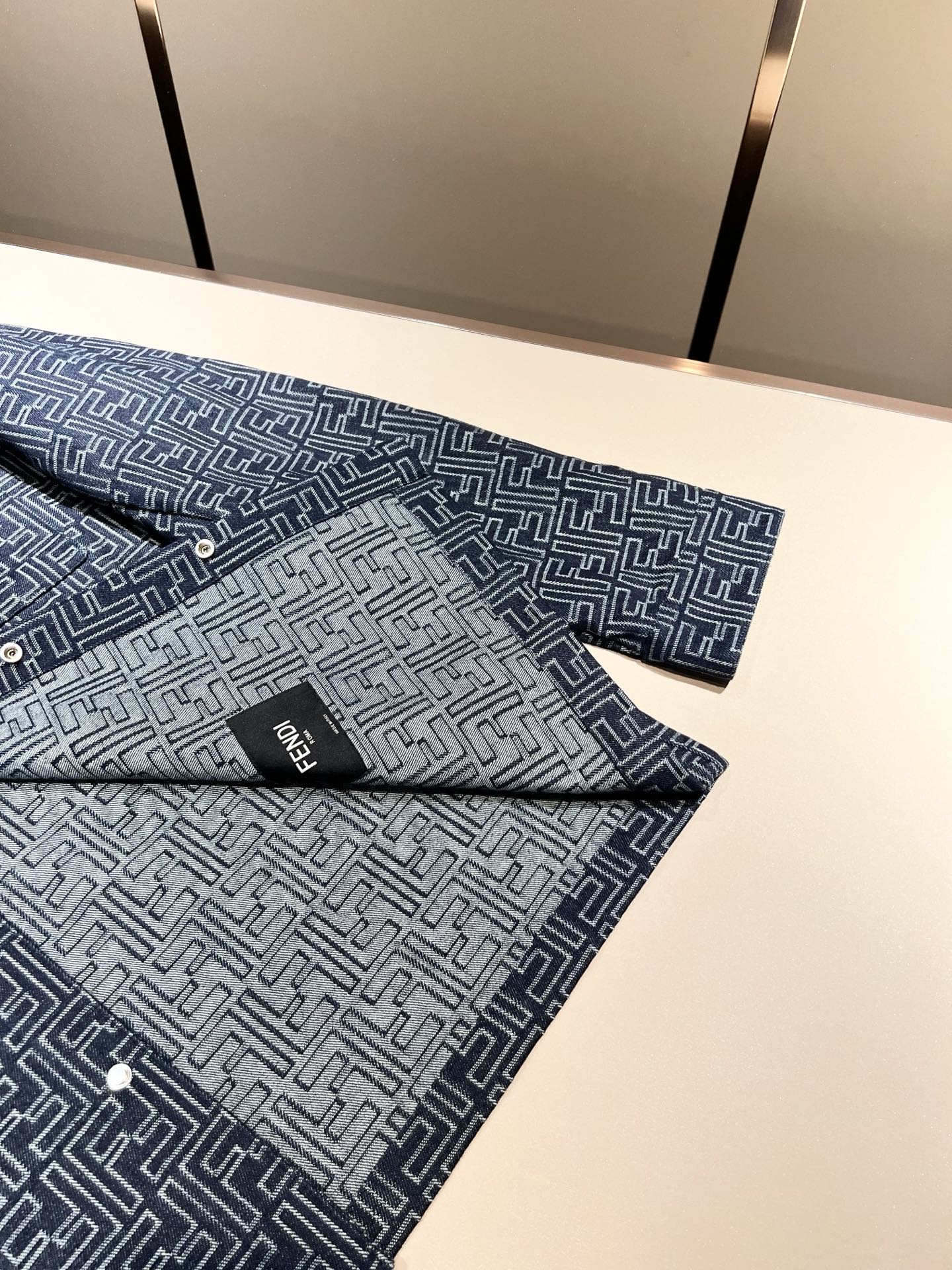  FEN*I 芬*迪 2025秋冬新款夹克外套，意大利原厂订单，FD家族人气单品，代表性十足，规格感十足