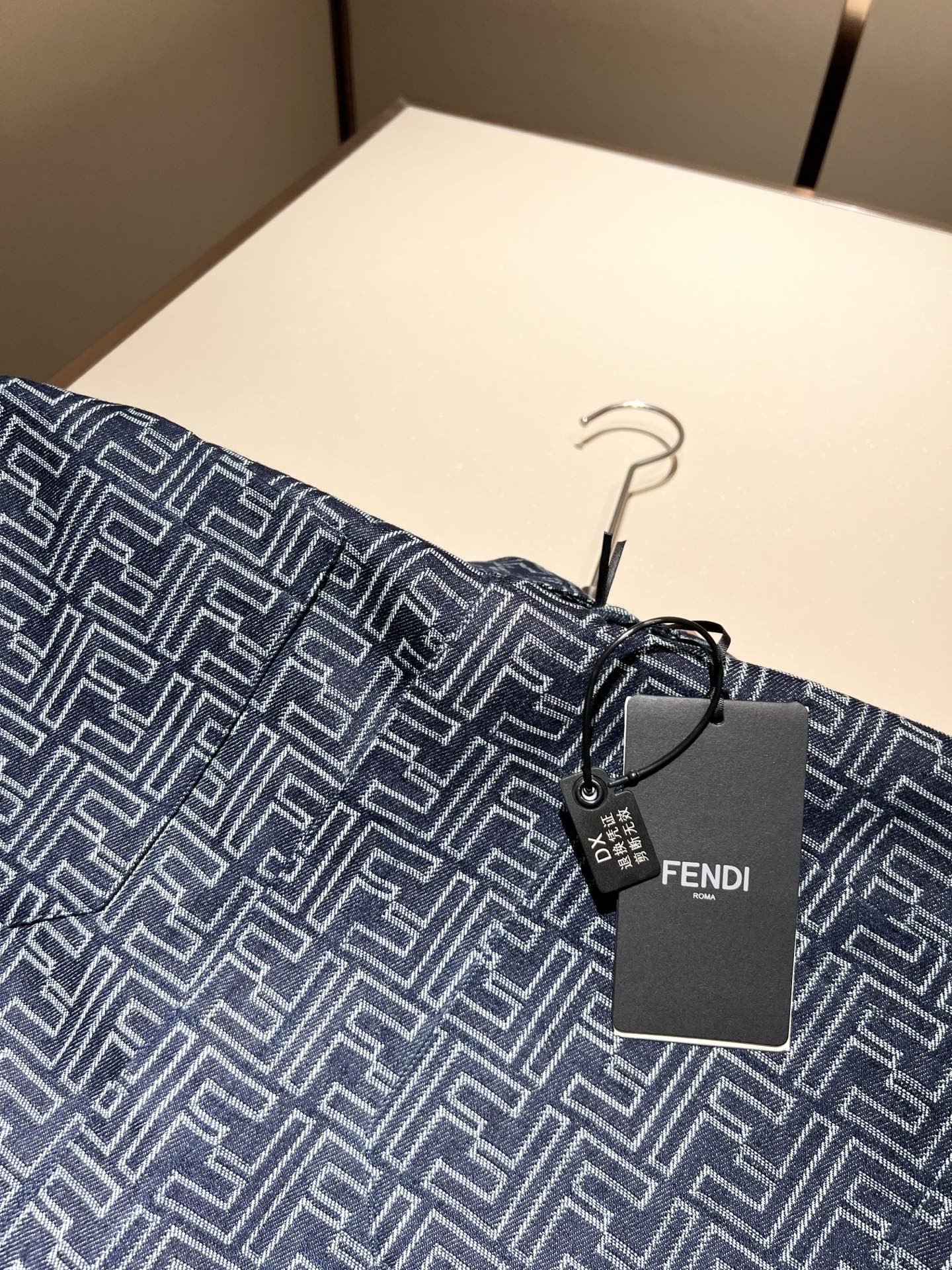  FEN*I 芬*迪 2025秋冬新款夹克外套，意大利原厂订单，FD家族人气单品，代表性十足，规格感十足