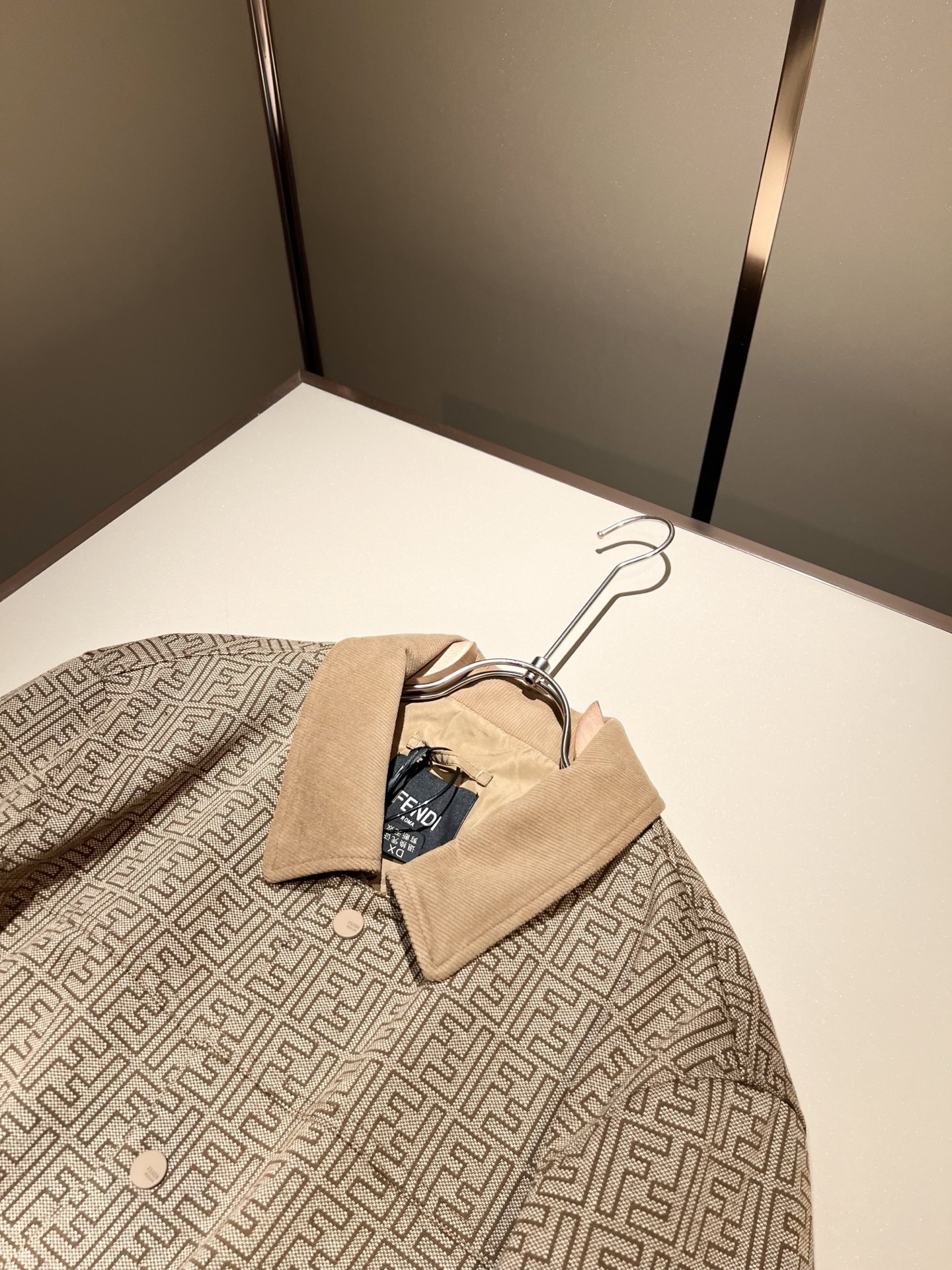  FEN*I 芬*迪 2025秋冬新款夹克外套，意大利原厂订单，FD家族人气单品，代表性十足，规格感十足