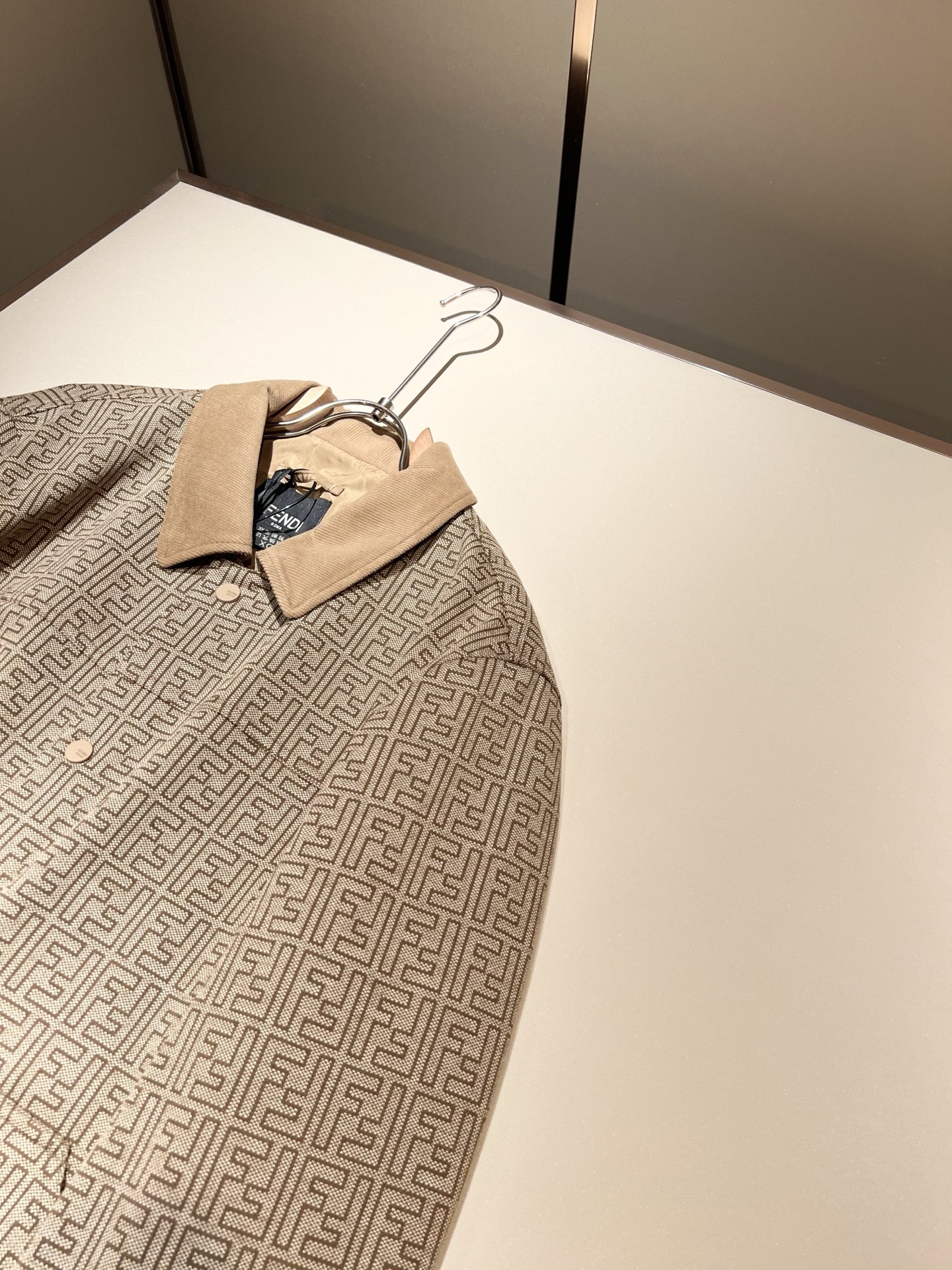  FEN*I 芬*迪 2025秋冬新款夹克外套，意大利原厂订单，FD家族人气单品，代表性十足，规格感十足