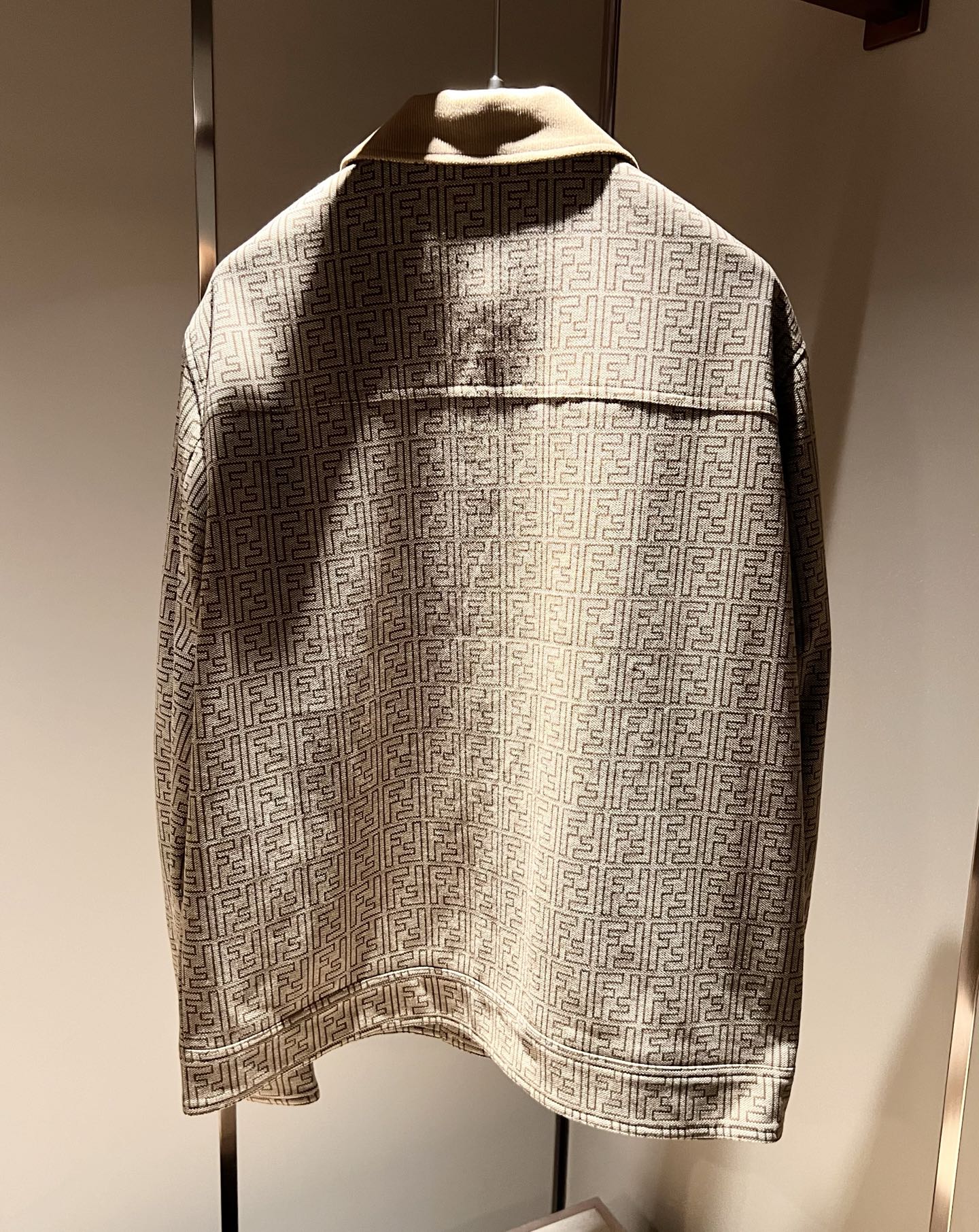  FEN*I 芬*迪 2025秋冬新款夹克外套，意大利原厂订单，FD家族人气单品，代表性十足，规格感十足