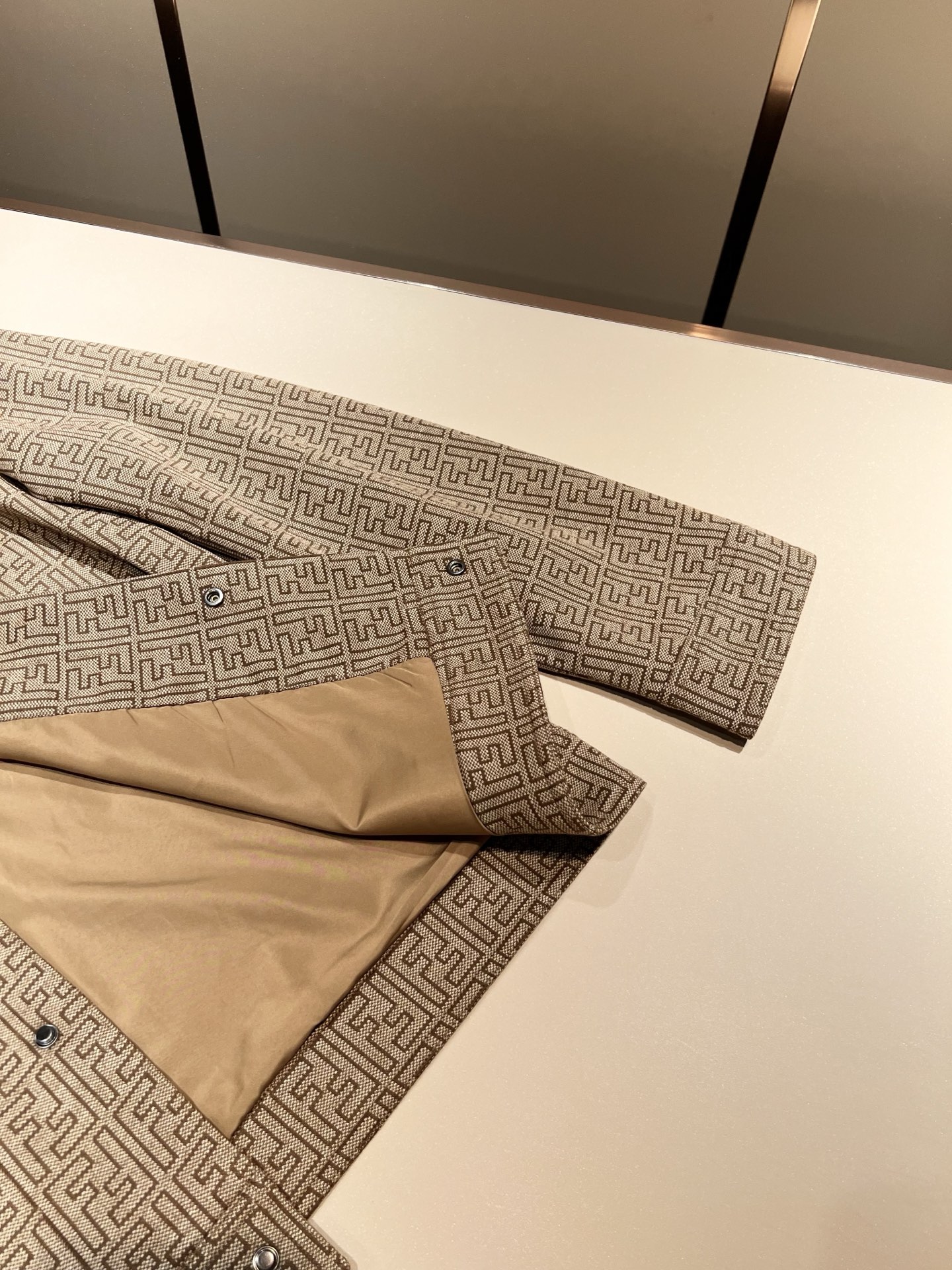  FEN*I 芬*迪 2025秋冬新款夹克外套，意大利原厂订单，FD家族人气单品，代表性十足，规格感十足