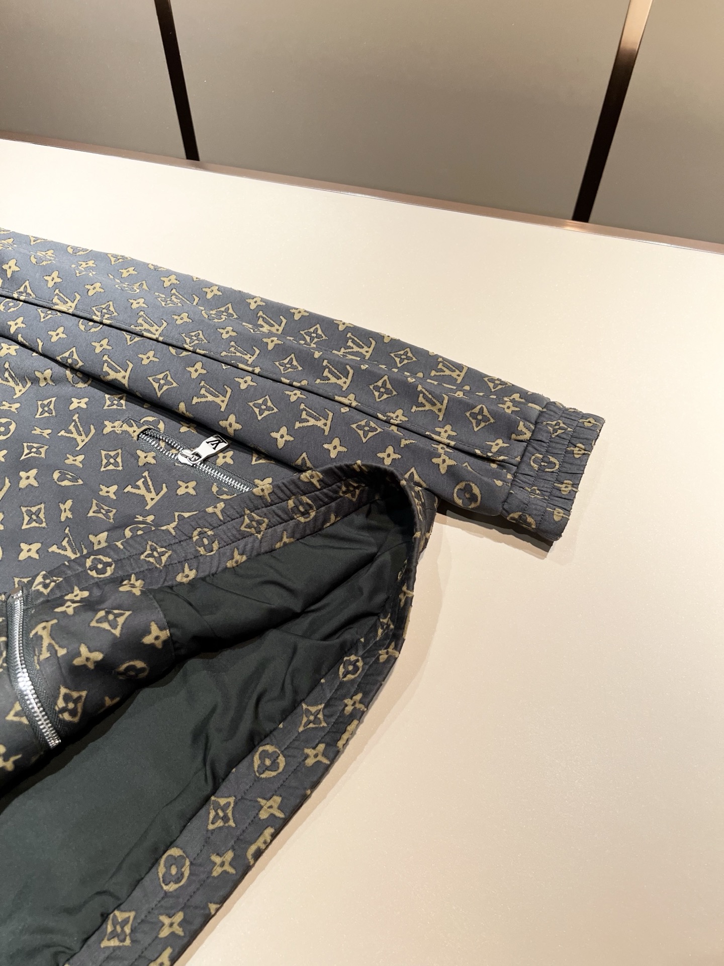  Louis Vuit*on 路易*登 2025秋冬新款轻奢男女同款👫牛仔夹克外套，路易家族的新高端，细