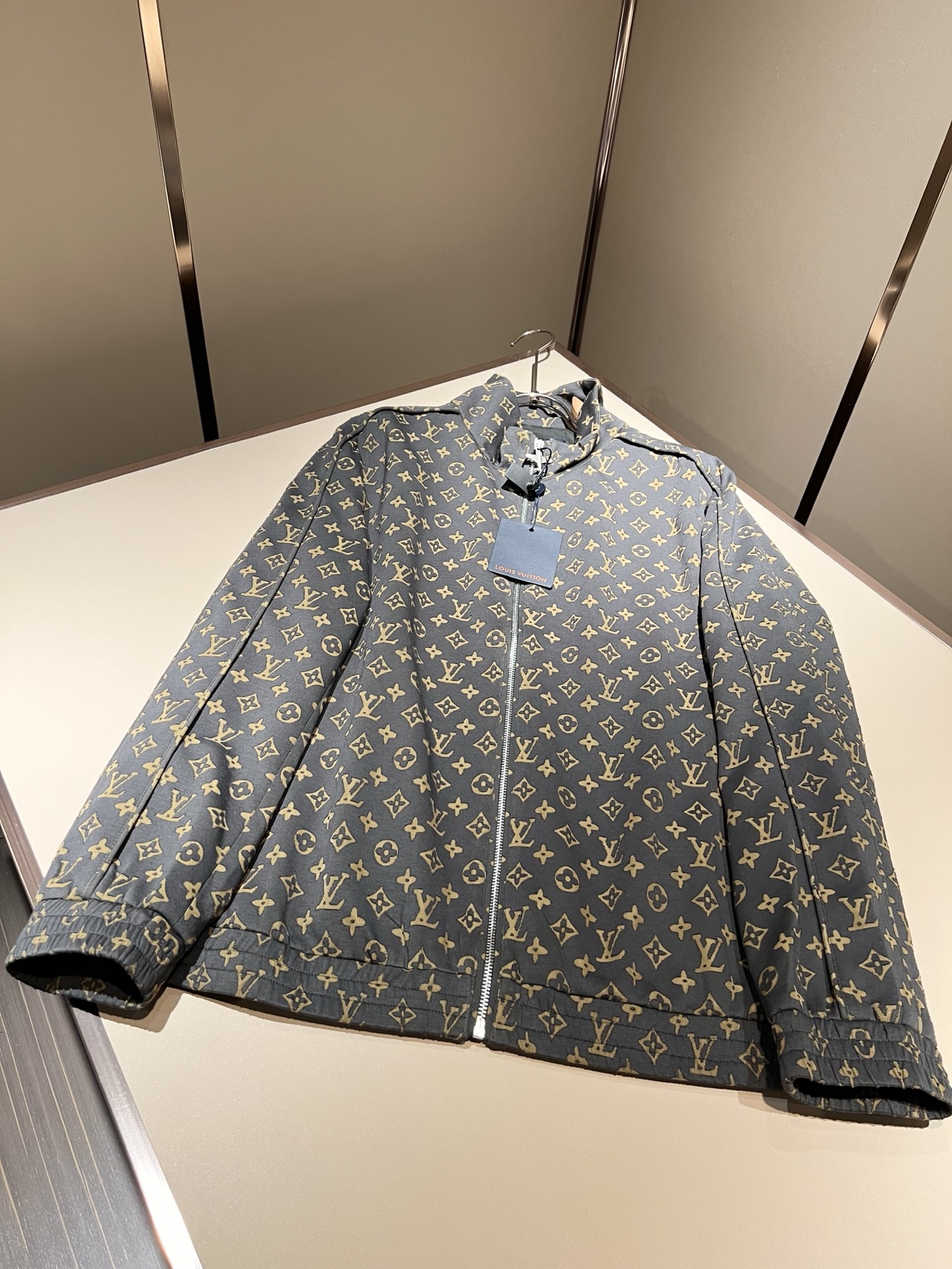  Louis Vuit*on 路易*登 2025秋冬新款轻奢男女同款👫牛仔夹克外套，路易家族的新高端，细