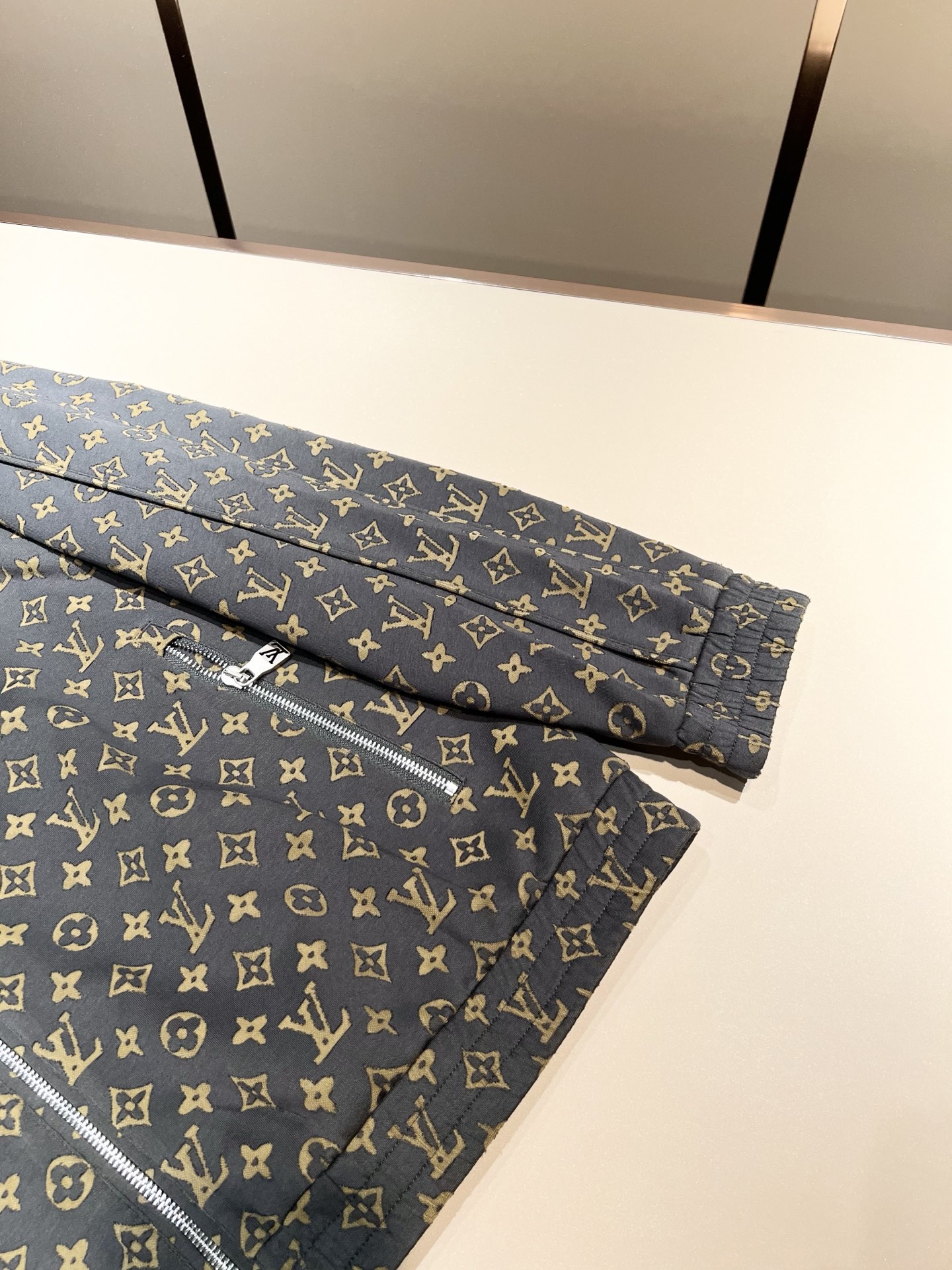  Louis Vuit*on 路易*登 2025秋冬新款轻奢男女同款👫牛仔夹克外套，路易家族的新高端，细