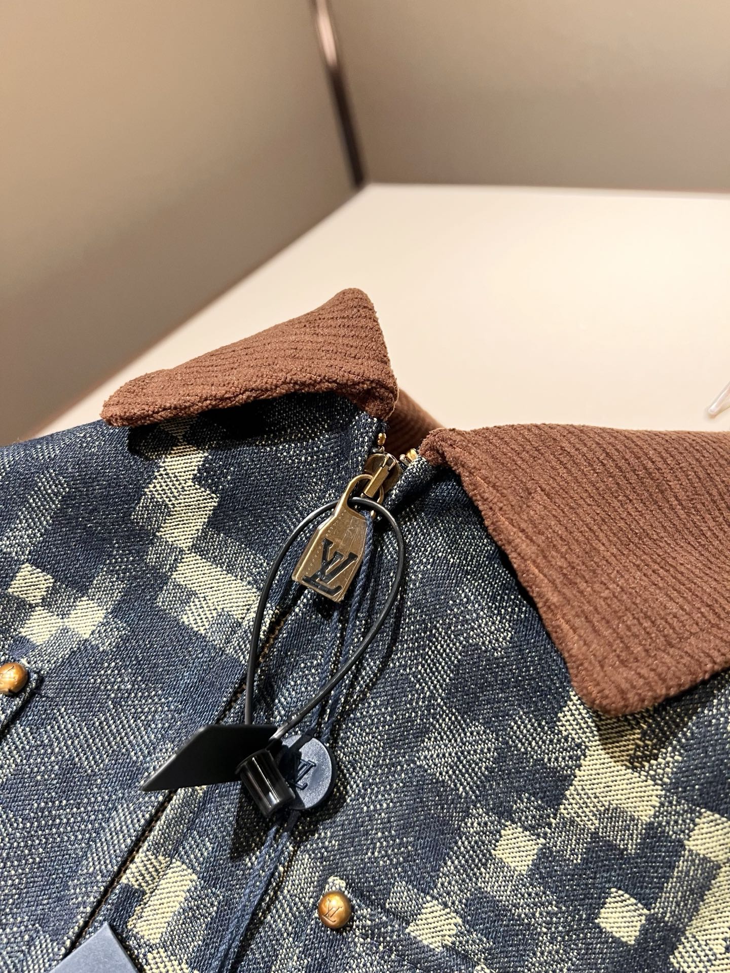  Louis Vuit*on 路易*登 2025秋冬新款轻奢男女同款👫牛仔夹克外套，路易家族的新高端，细