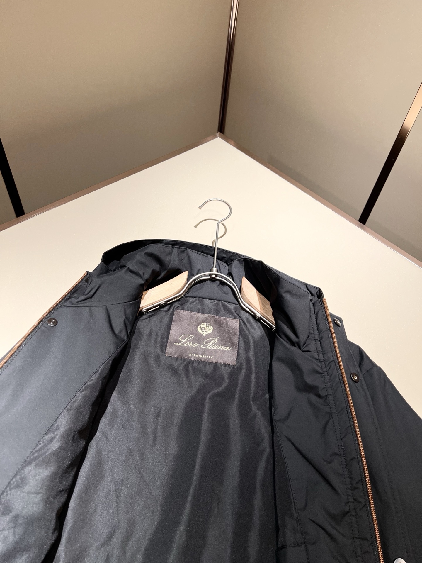  Loro Piana诺悠翩雅 2025秋冬新品男士休闲夹克外套，外贸公司订单！客供聚酯纤维材质，胸前l