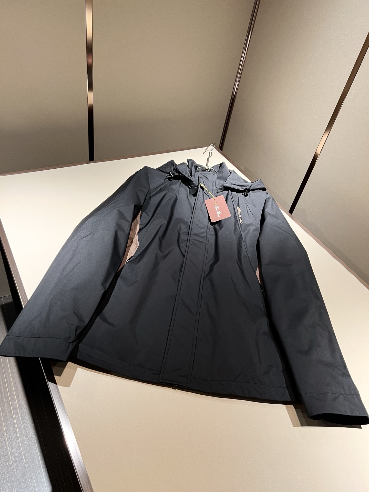  Loro Piana诺悠翩雅 2025秋冬新品男士休闲夹克外套，外贸公司订单！客供聚酯纤维材质，胸前l