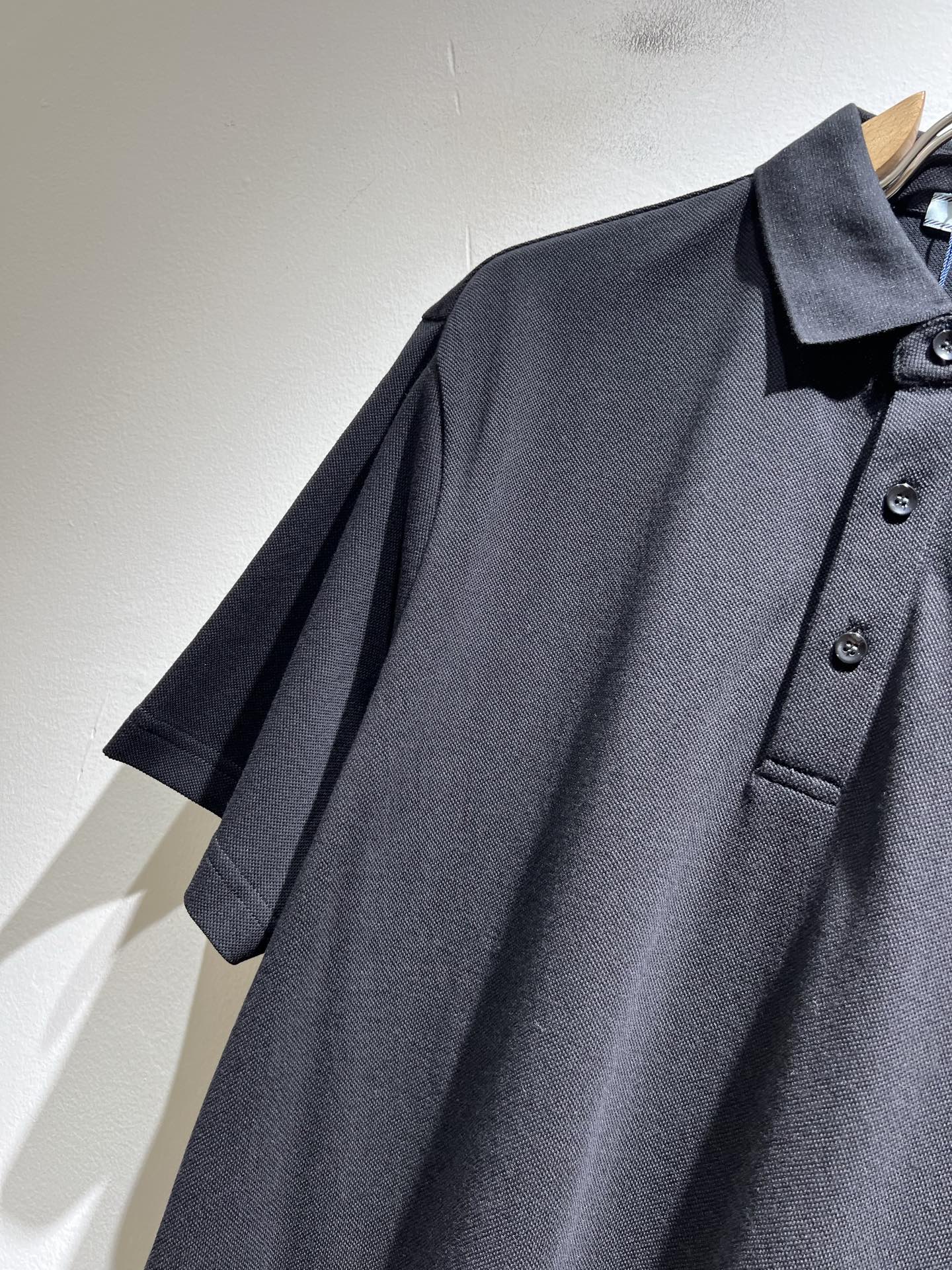  Prad*普*达 2025春夏季新款经典元素短袖Polo衫，经典大方的款式，可以穿十年都还是流行的那种