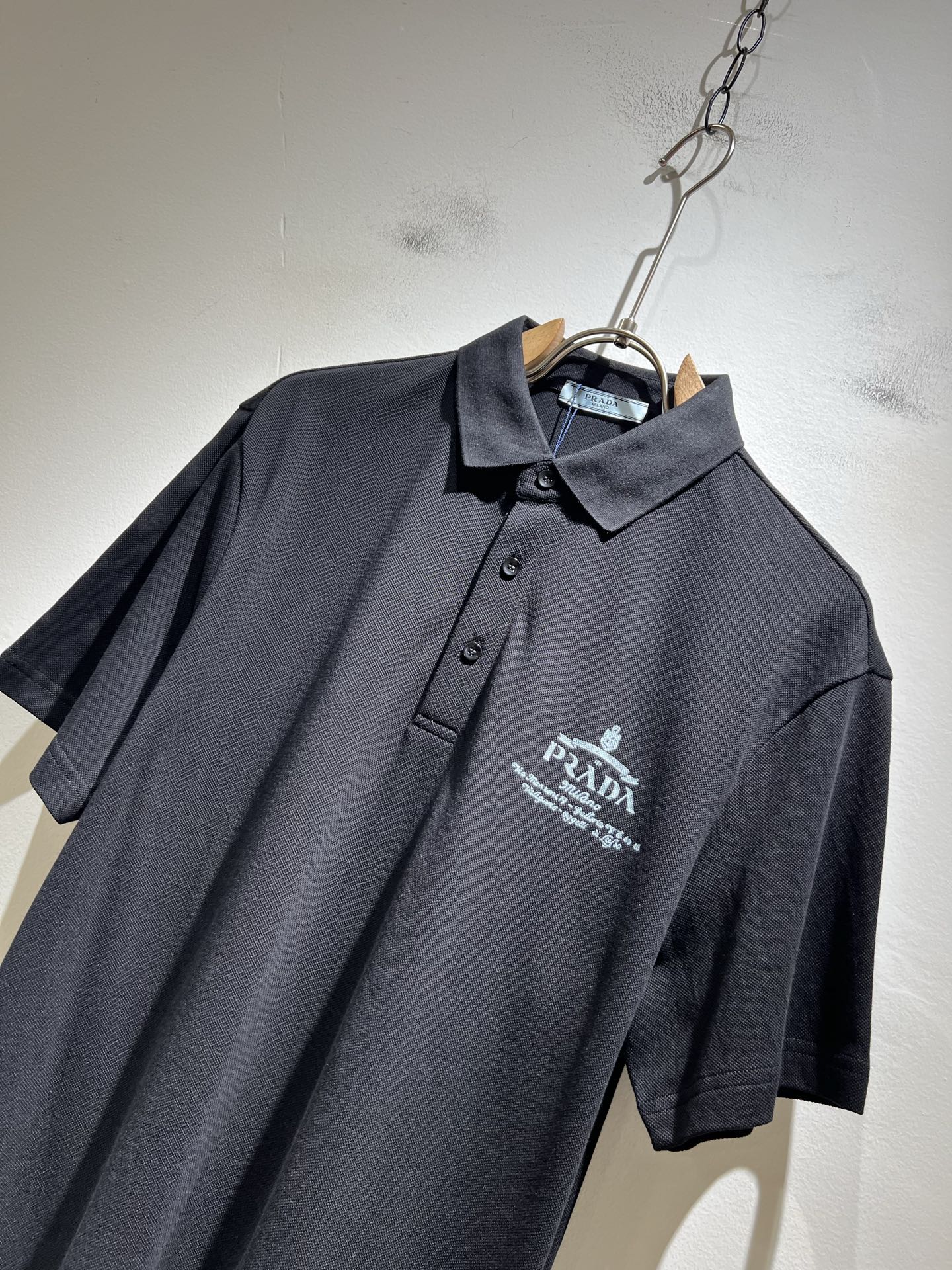  Prad*普*达 2025春夏季新款经典元素短袖Polo衫，经典大方的款式，可以穿十年都还是流行的那种