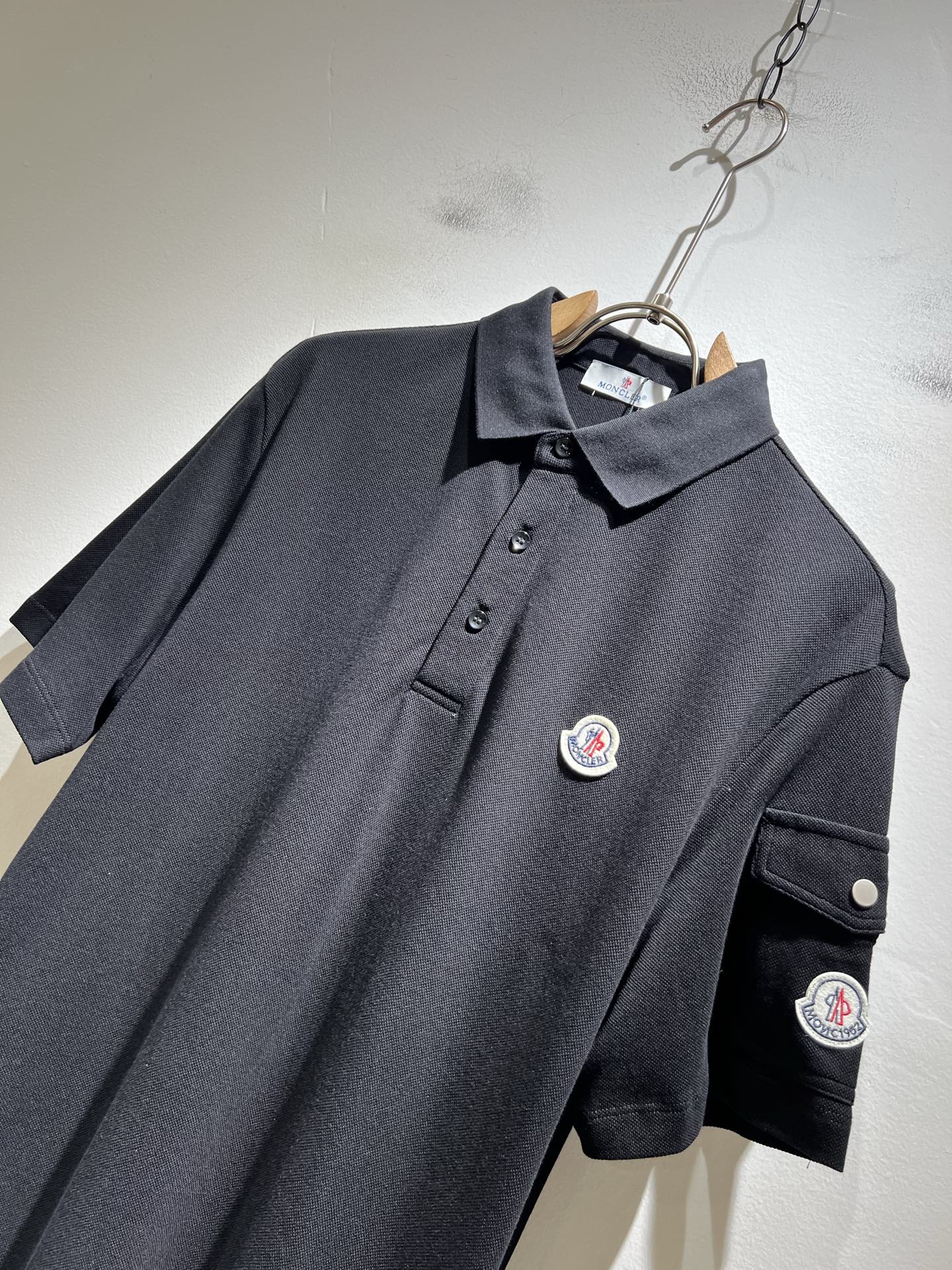  MON蒙**口2025春夏新款男士原单男士短袖POLO衫，贸易公司货，官网同步发售！此类型的基础单品是
