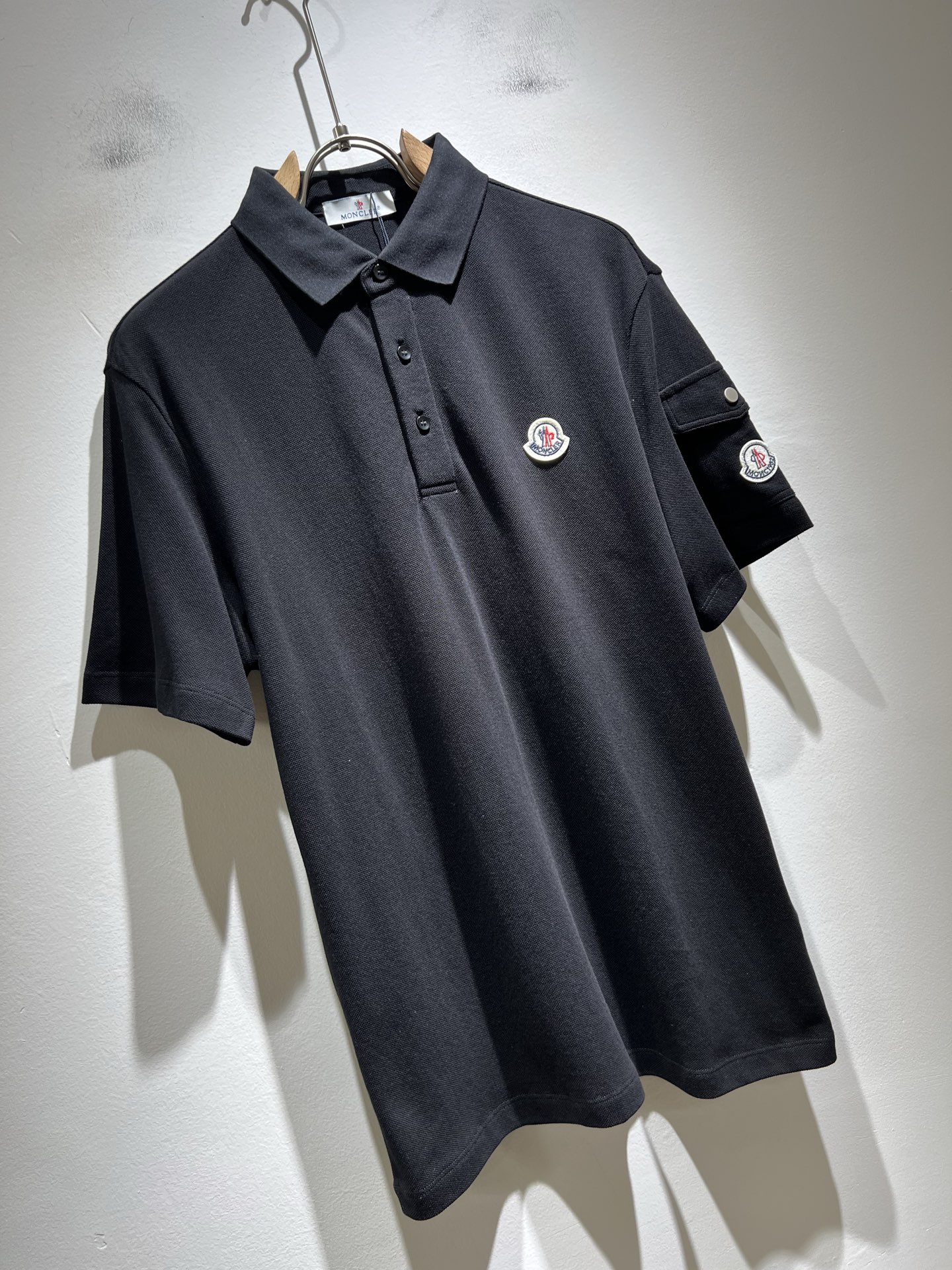  MON蒙**口2025春夏新款男士原单男士短袖POLO衫，贸易公司货，官网同步发售！此类型的基础单品是