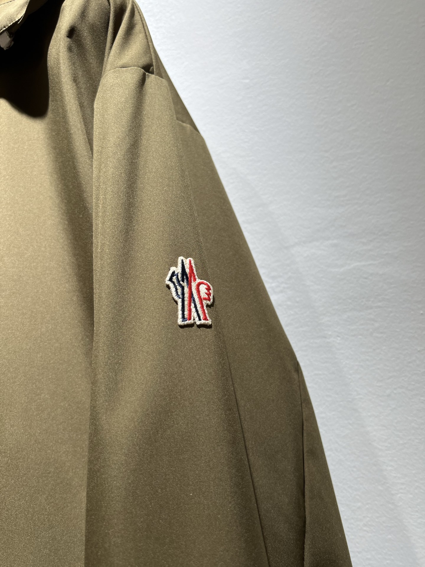  Monc*ler蒙*口2025秋冬经典夹克外套，都市时尚休闲款！面料超软面料帅酷爆款夹克外套。时尚都市