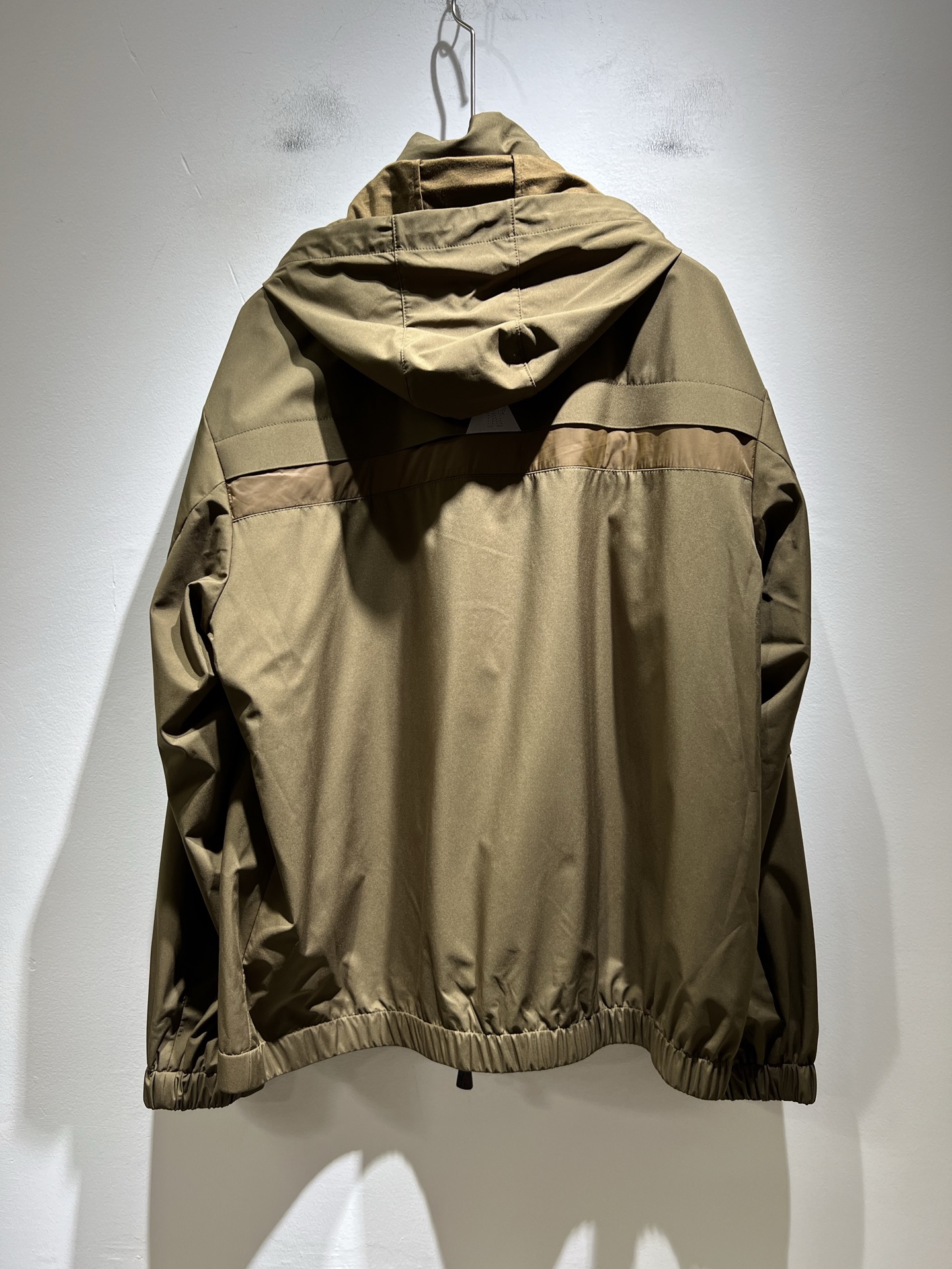  Monc*ler蒙*口2025秋冬经典夹克外套，都市时尚休闲款！面料超软面料帅酷爆款夹克外套。时尚都市