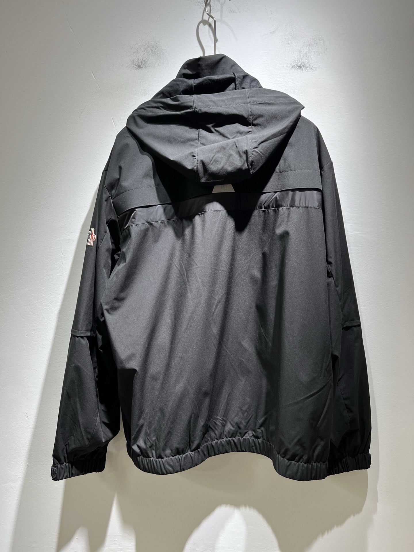  Monc*ler蒙*口2025秋冬经典夹克外套，都市时尚休闲款！面料超软面料帅酷爆款夹克外套。时尚都市