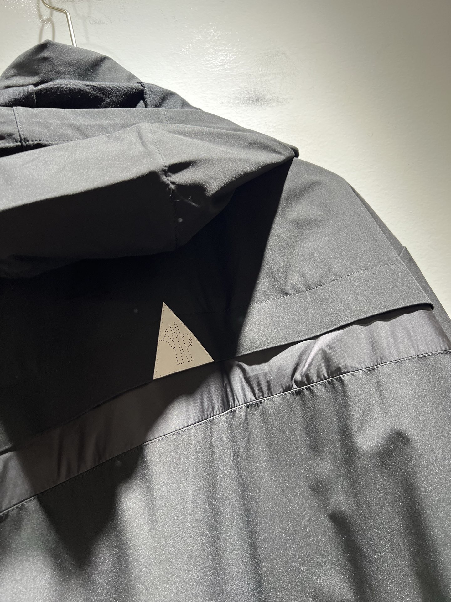  Monc*ler蒙*口2025秋冬经典夹克外套，都市时尚休闲款！面料超软面料帅酷爆款夹克外套。时尚都市