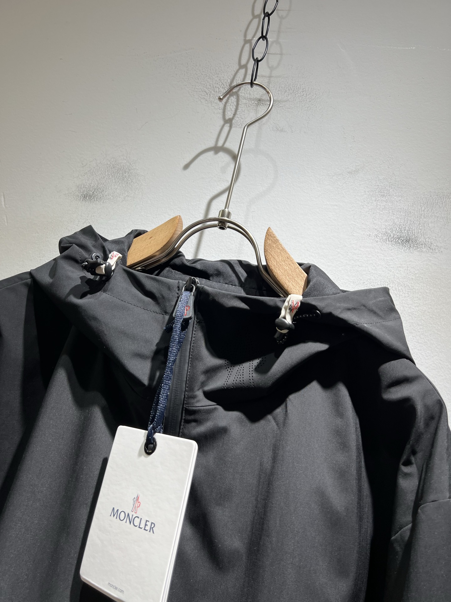  Monc*ler蒙*口2025秋冬经典夹克外套，都市时尚休闲款！面料超软面料帅酷爆款夹克外套。时尚都市