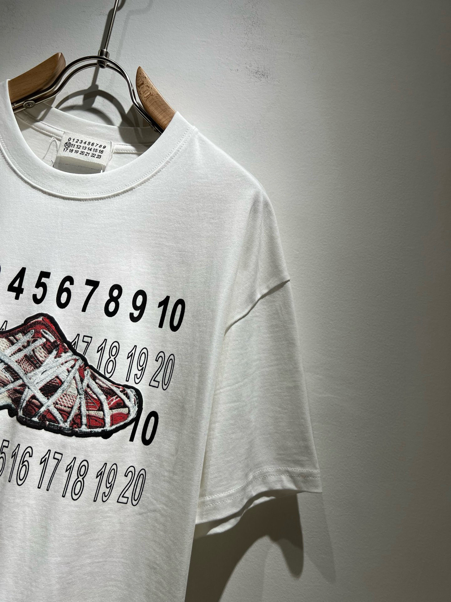   马吉拉 maison margiel 2025春夏新款男女同款👫短袖T恤，专柜同步发售！定制专属洗水