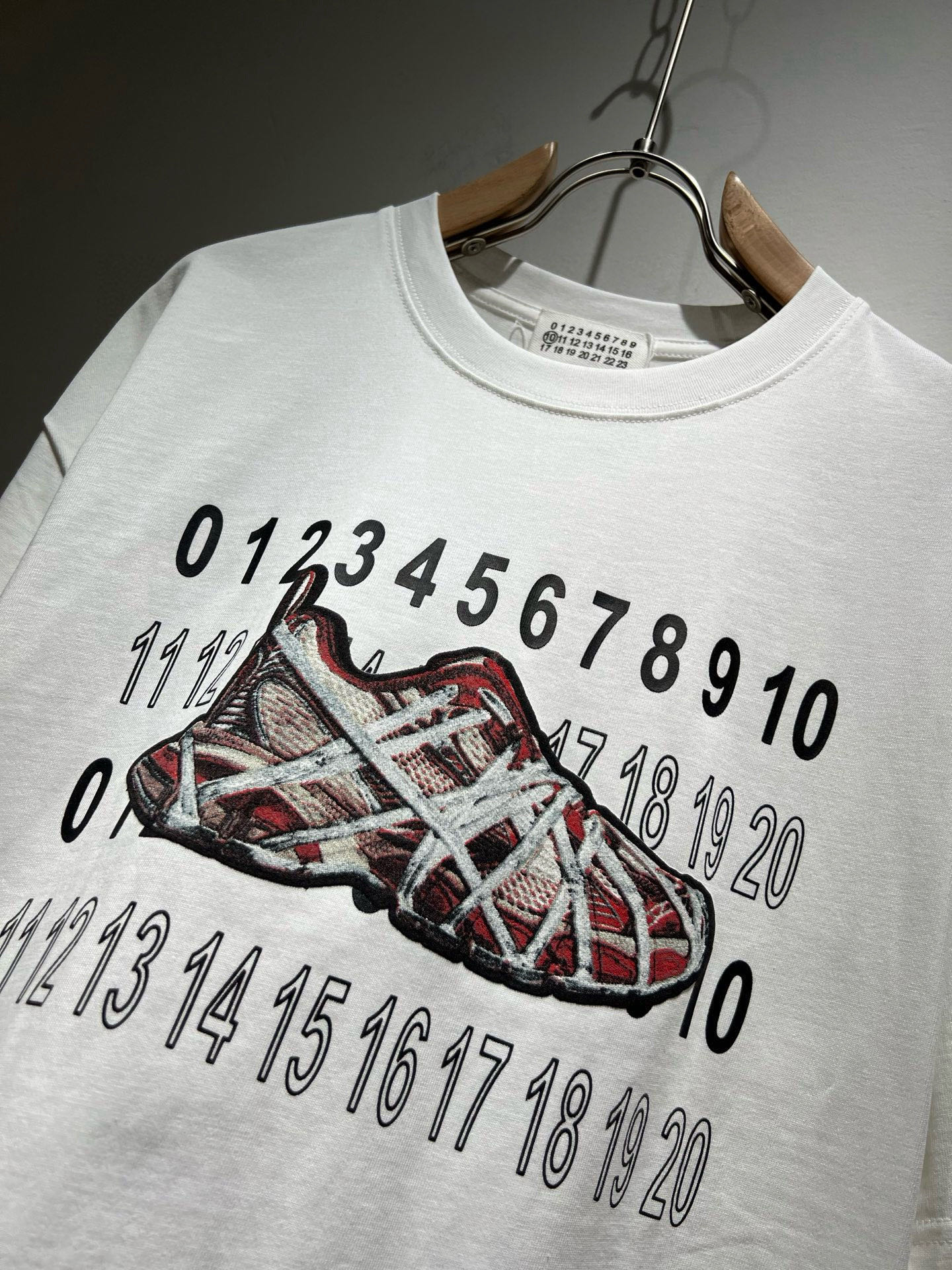   马吉拉 maison margiel 2025春夏新款男女同款👫短袖T恤，专柜同步发售！定制专属洗水