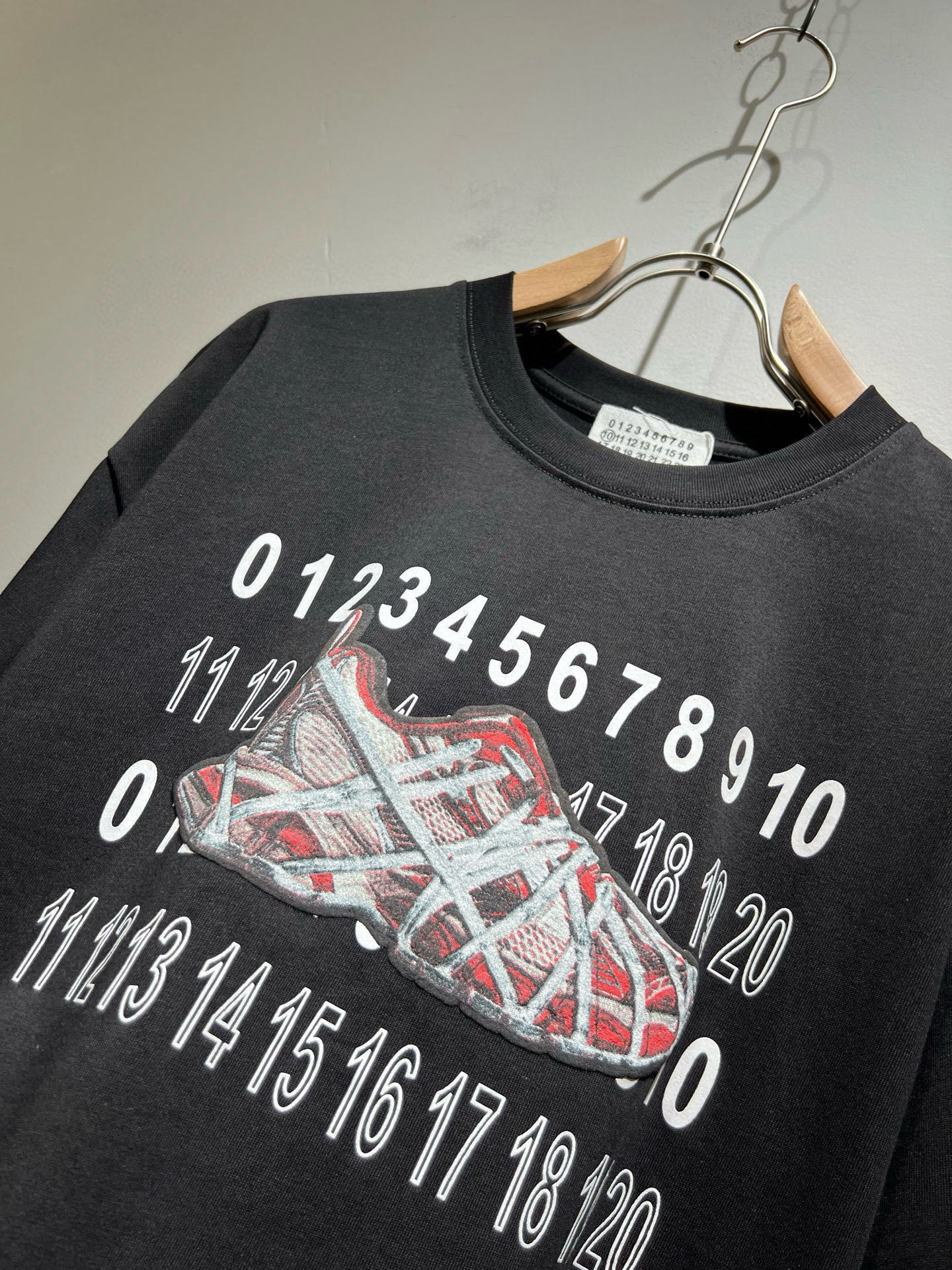   马吉拉 maison margiel 2025春夏新款男女同款👫短袖T恤，专柜同步发售！定制专属洗水