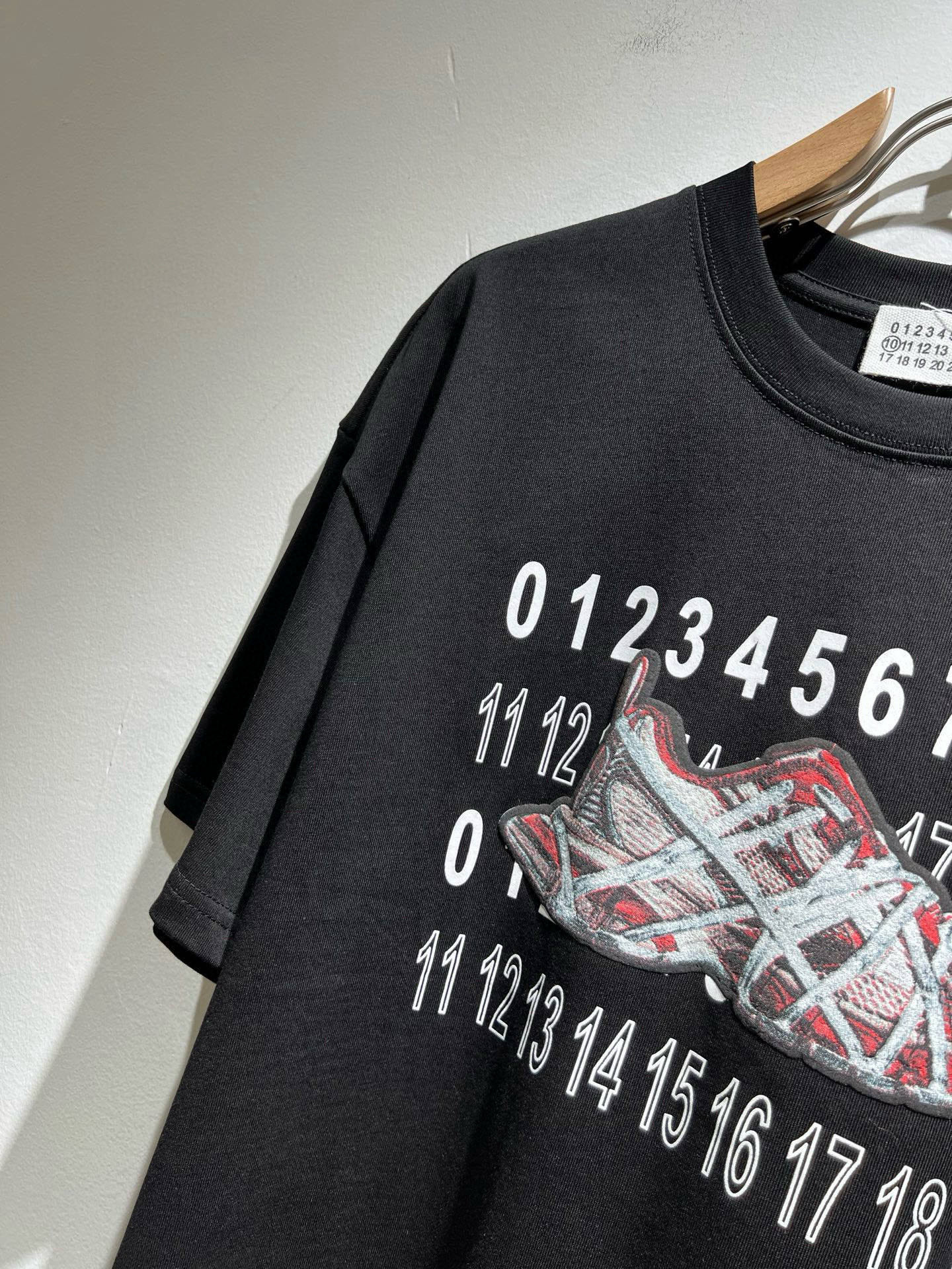   马吉拉 maison margiel 2025春夏新款男女同款👫短袖T恤，专柜同步发售！定制专属洗水