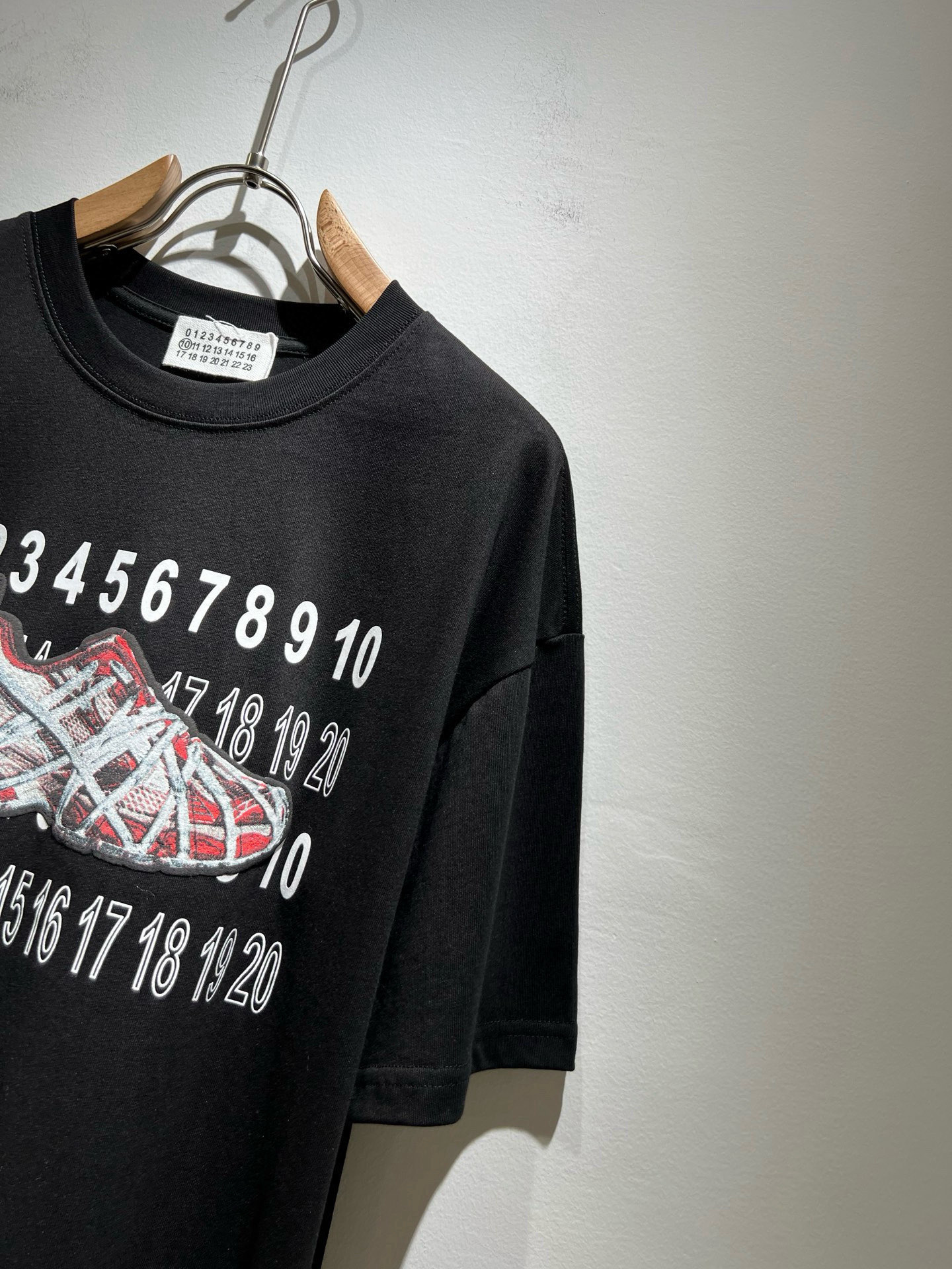   马吉拉 maison margiel 2025春夏新款男女同款👫短袖T恤，专柜同步发售！定制专属洗水