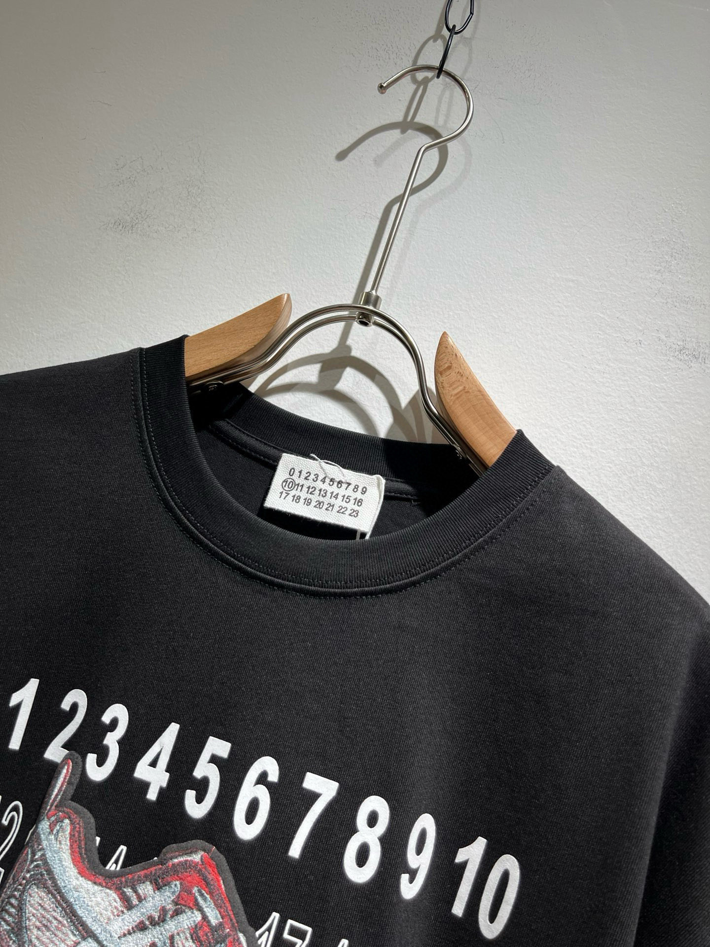   马吉拉 maison margiel 2025春夏新款男女同款👫短袖T恤，专柜同步发售！定制专属洗水