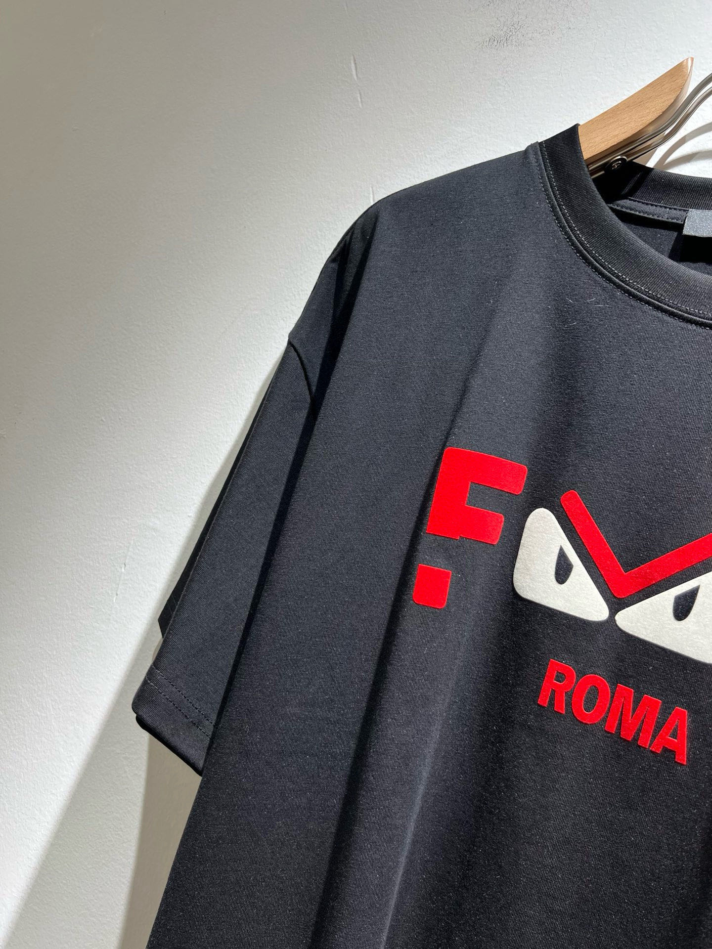  FEN*I 芬*迪2025春夏新款FD家族FF男女同款👫短袖T恤，男女同款👫百搭极简短袖。意大利原厂订