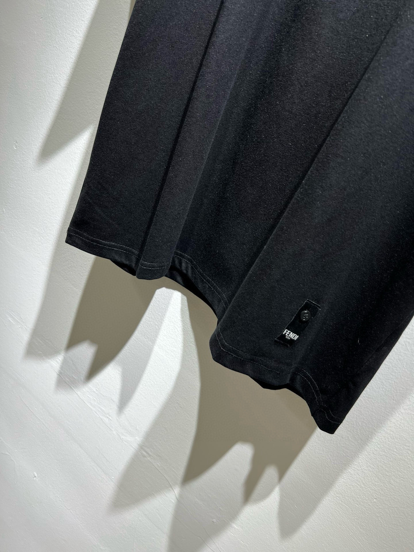  FEN*I 芬*迪2025春夏新款FD家族FF男女同款👫短袖T恤，男女同款👫百搭极简短袖。意大利原厂订