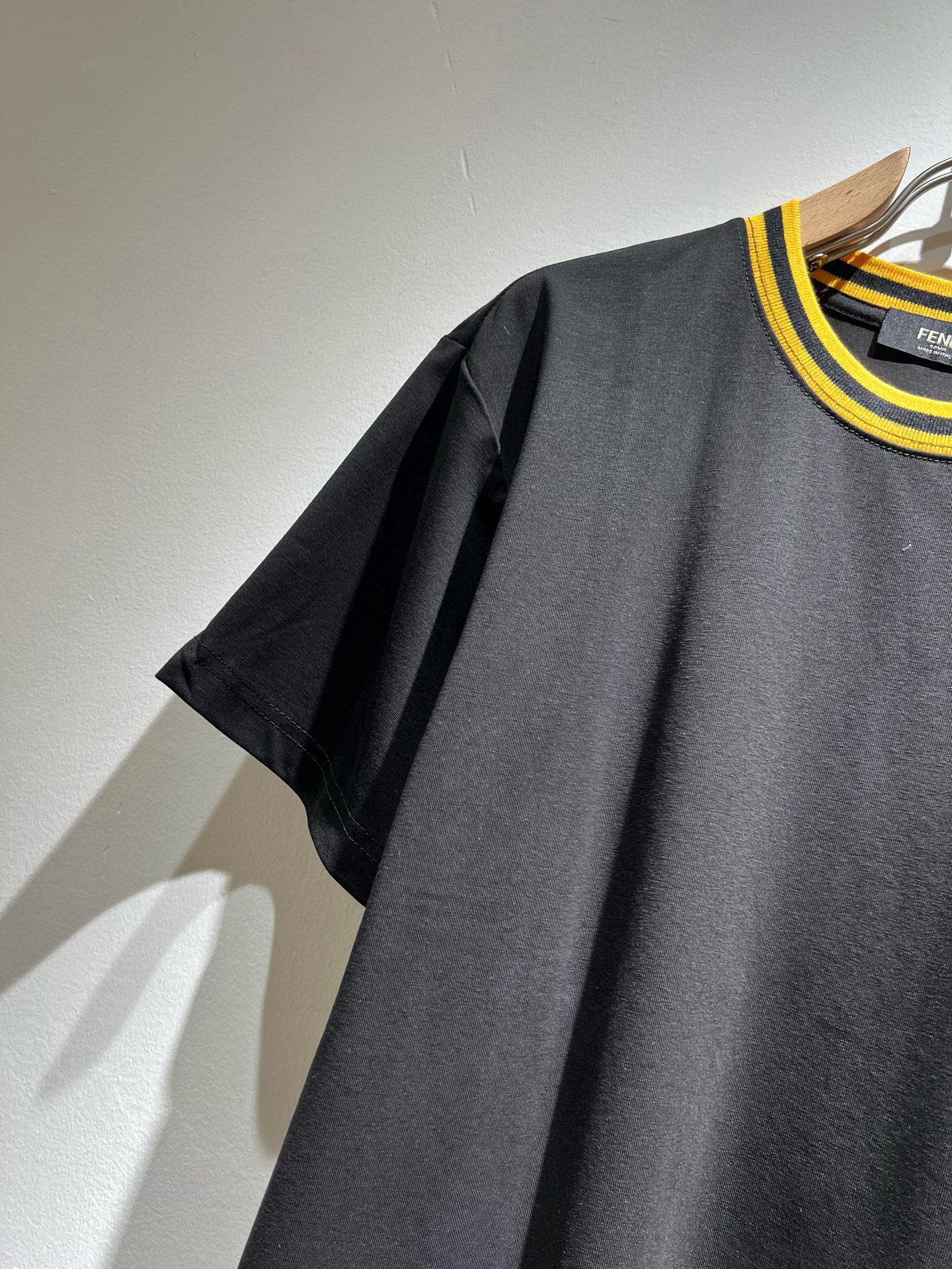  FEN*I 芬*迪2025春夏新款FD家族FF男女同款👫短袖T恤，男女同款👫百搭极简短袖。意大利原厂订