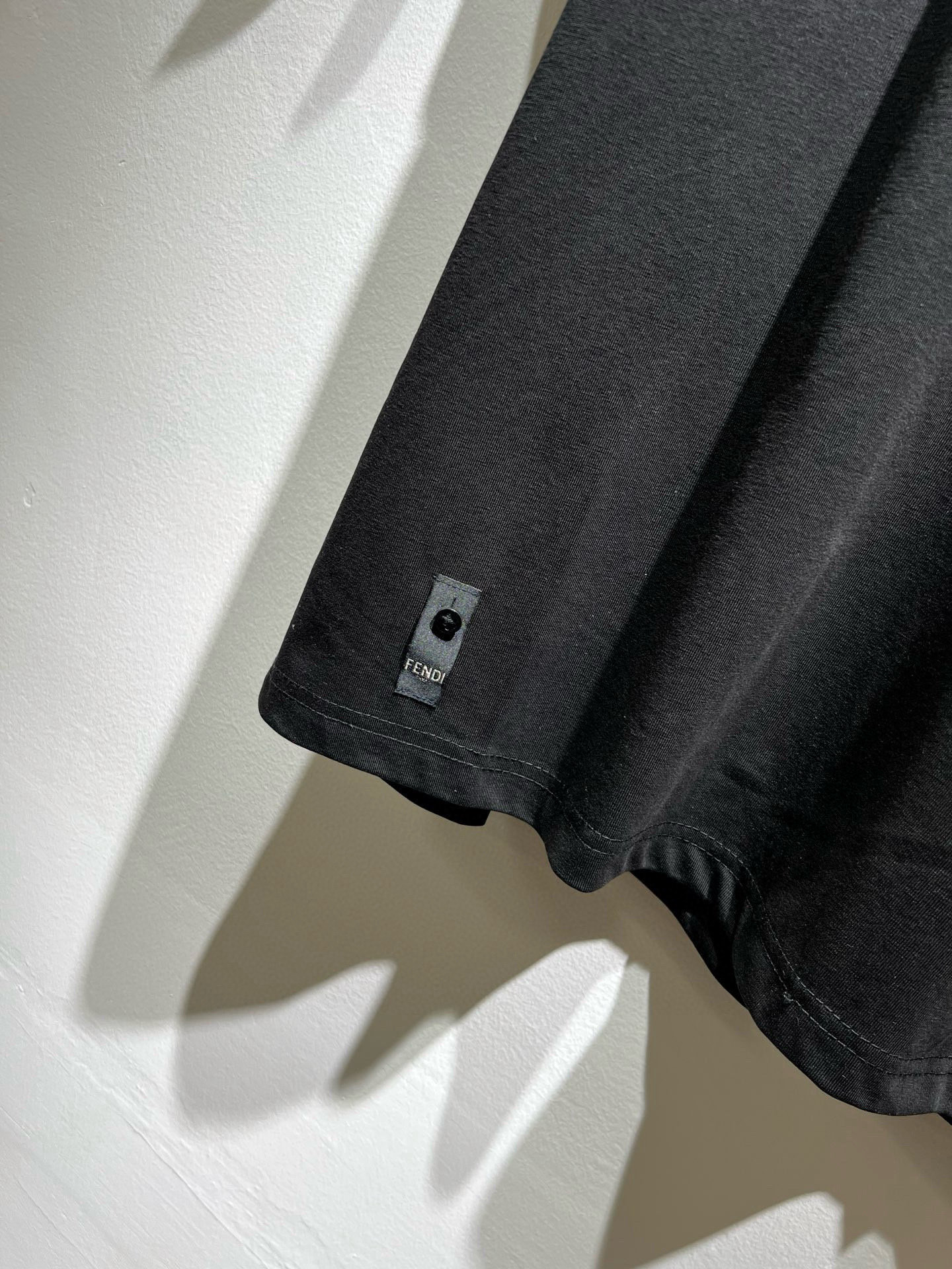  FEN*I 芬*迪2025春夏新款FD家族FF男女同款👫短袖T恤，男女同款👫百搭极简短袖。意大利原厂订