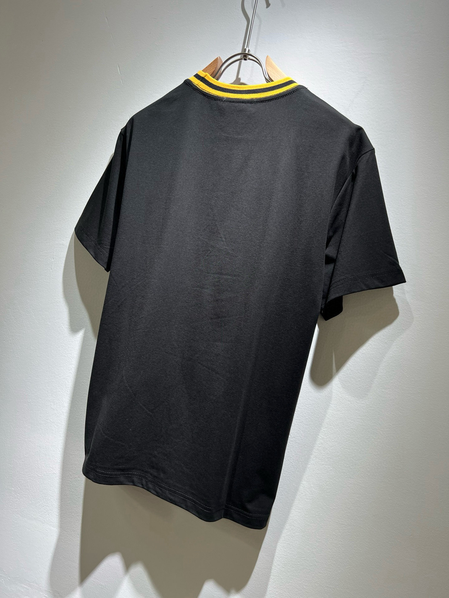  FEN*I 芬*迪2025春夏新款FD家族FF男女同款👫短袖T恤，男女同款👫百搭极简短袖。意大利原厂订