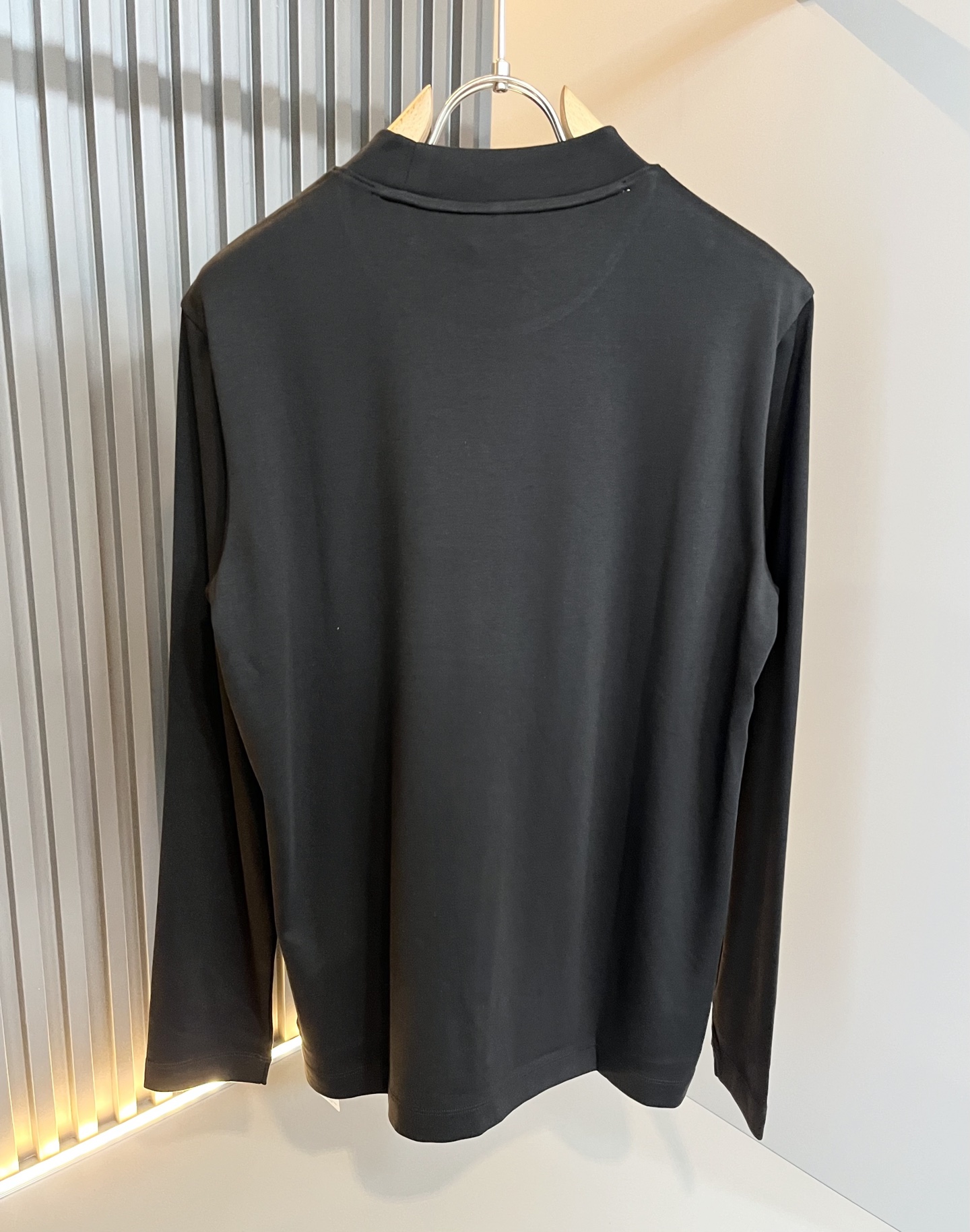 Bur*erry 巴*莉 2025秋冬新款男士打底衫，品牌最新设计元素！既不单调也不复杂,恰到好处的展现