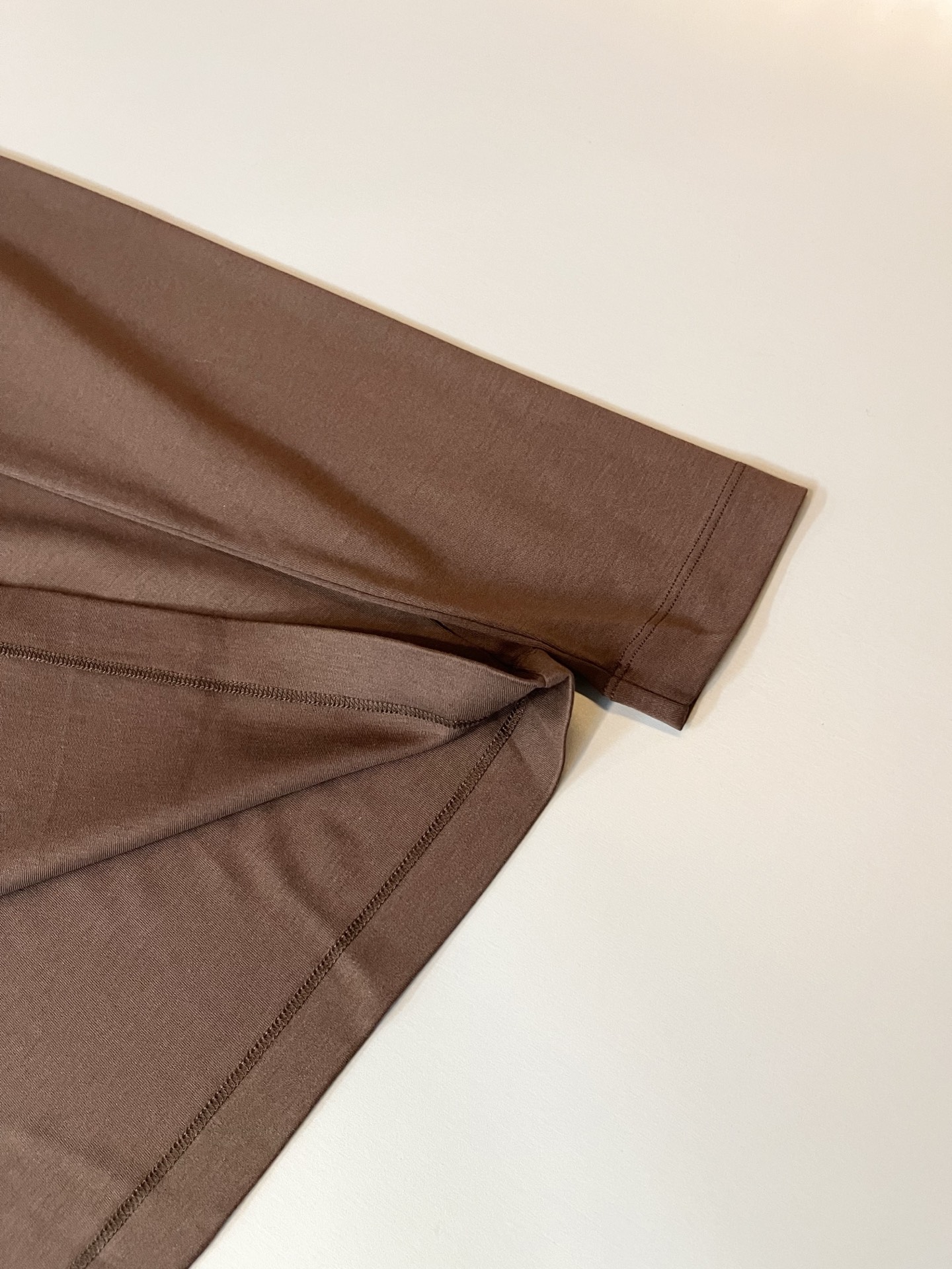 Bur*erry 巴*莉 2025秋冬新款男士打底衫，品牌最新设计元素！既不单调也不复杂,恰到好处的展现