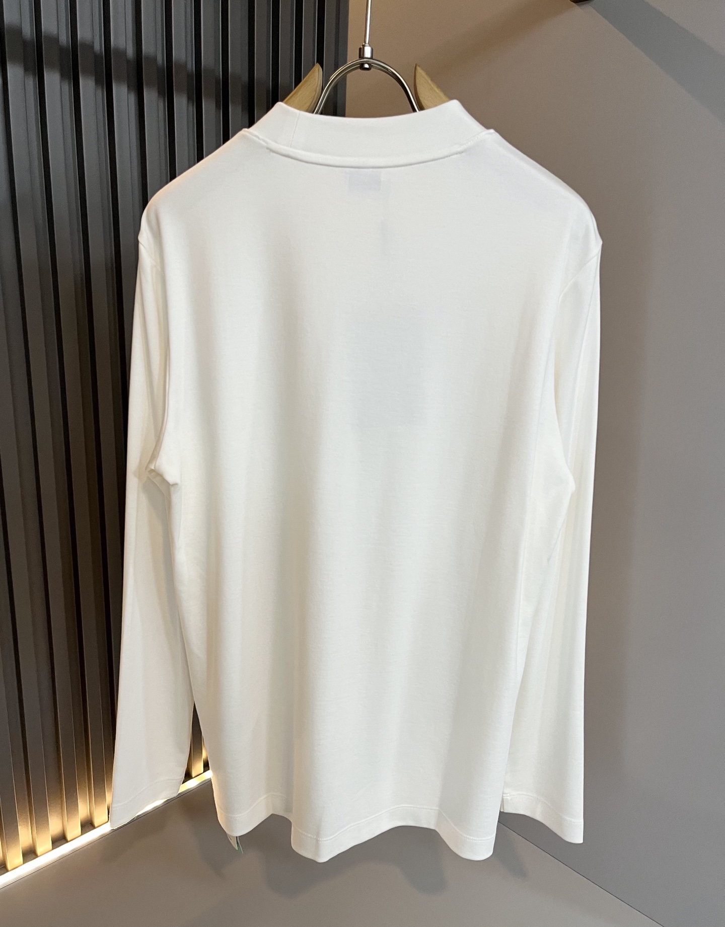 Bur*erry 巴*莉 2025秋冬新款男士打底衫，品牌最新设计元素！既不单调也不复杂,恰到好处的展现