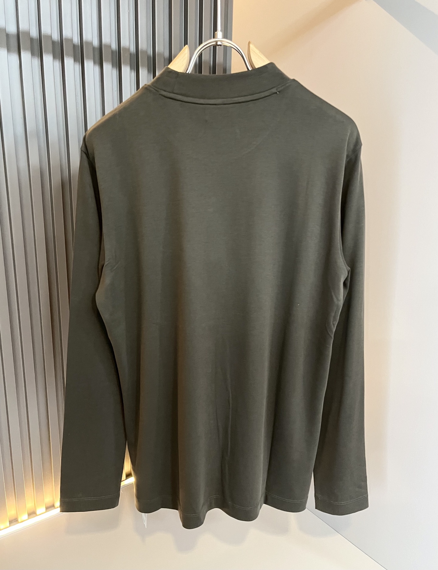 Bur*erry 巴*莉 2025秋冬新款男士打底衫，品牌最新设计元素！既不单调也不复杂,恰到好处的展现