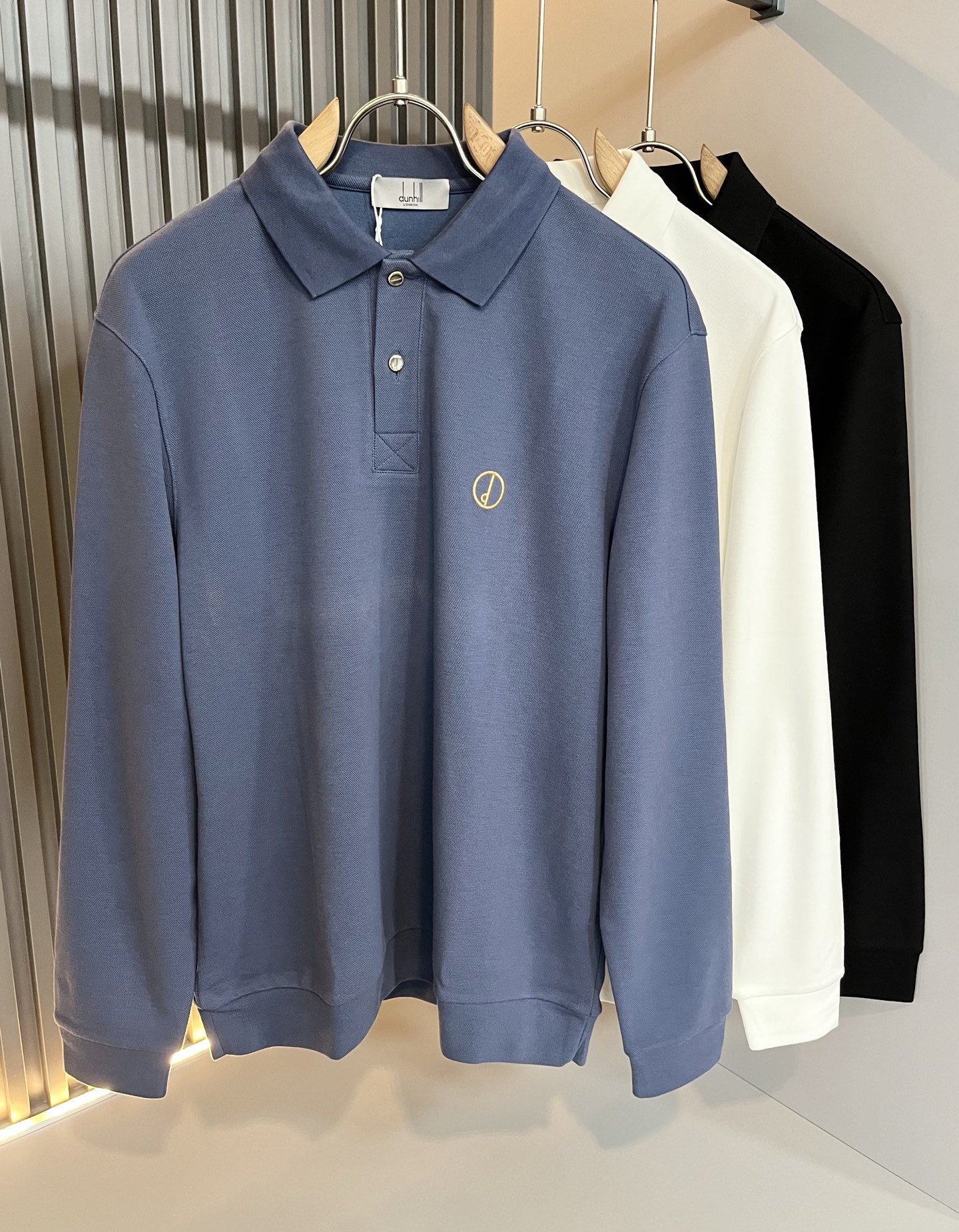 NO:509957,dunhill Sheden Road 2025 autumn and winter new products for men's casual long-sleeved Polo shirt, foreign trade company order!  One of the classic proprietary fabrics!  Embroidery design on chest logo pattern!  Customized original bead flooring fabric!  The touch is soft and delicate, but the shape is straight and stylish!  Extremely luxurious details... Perfectly interpret high-quality quality. Size M-3XL, alexander wang19860909dunhill 喜登路2025秋冬新品男士休闲长袖Polo衫,外贸公司订单！经典的专有织物之一！ 胸前logo图案刺绣设计！定制原版珠地棉面料！触感又柔软细腻、但型态又笔挺有型！ 细节奢华极致… 完美演绎高品质品相.尺码M-3XL,,alexander wang,Men's clothing