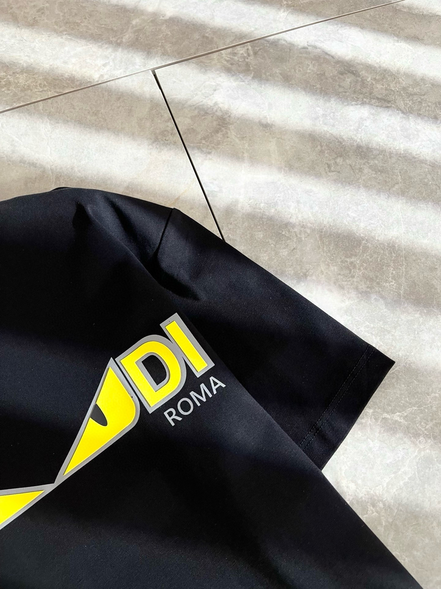  FEN*I 芬*迪2025春夏新款FD家族FF男女同款👫短袖T恤，男女同款👫百搭极简短袖。意大利原厂订