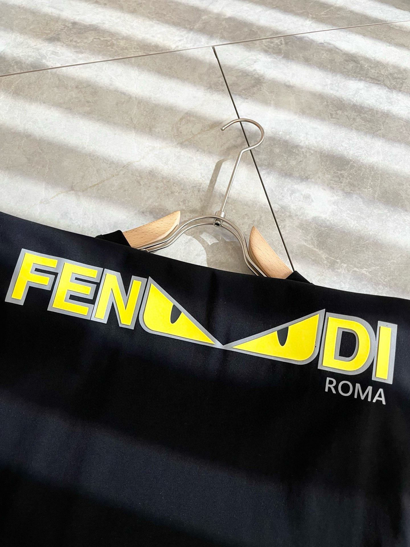  FEN*I 芬*迪2025春夏新款FD家族FF男女同款👫短袖T恤，男女同款👫百搭极简短袖。意大利原厂订