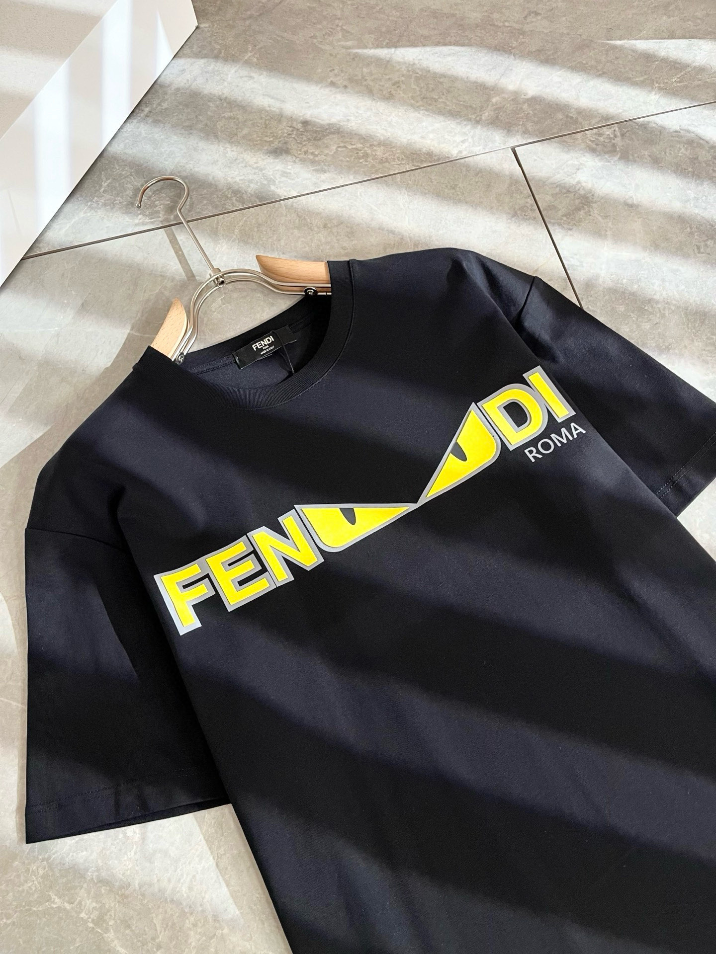  FEN*I 芬*迪2025春夏新款FD家族FF男女同款👫短袖T恤，男女同款👫百搭极简短袖。意大利原厂订