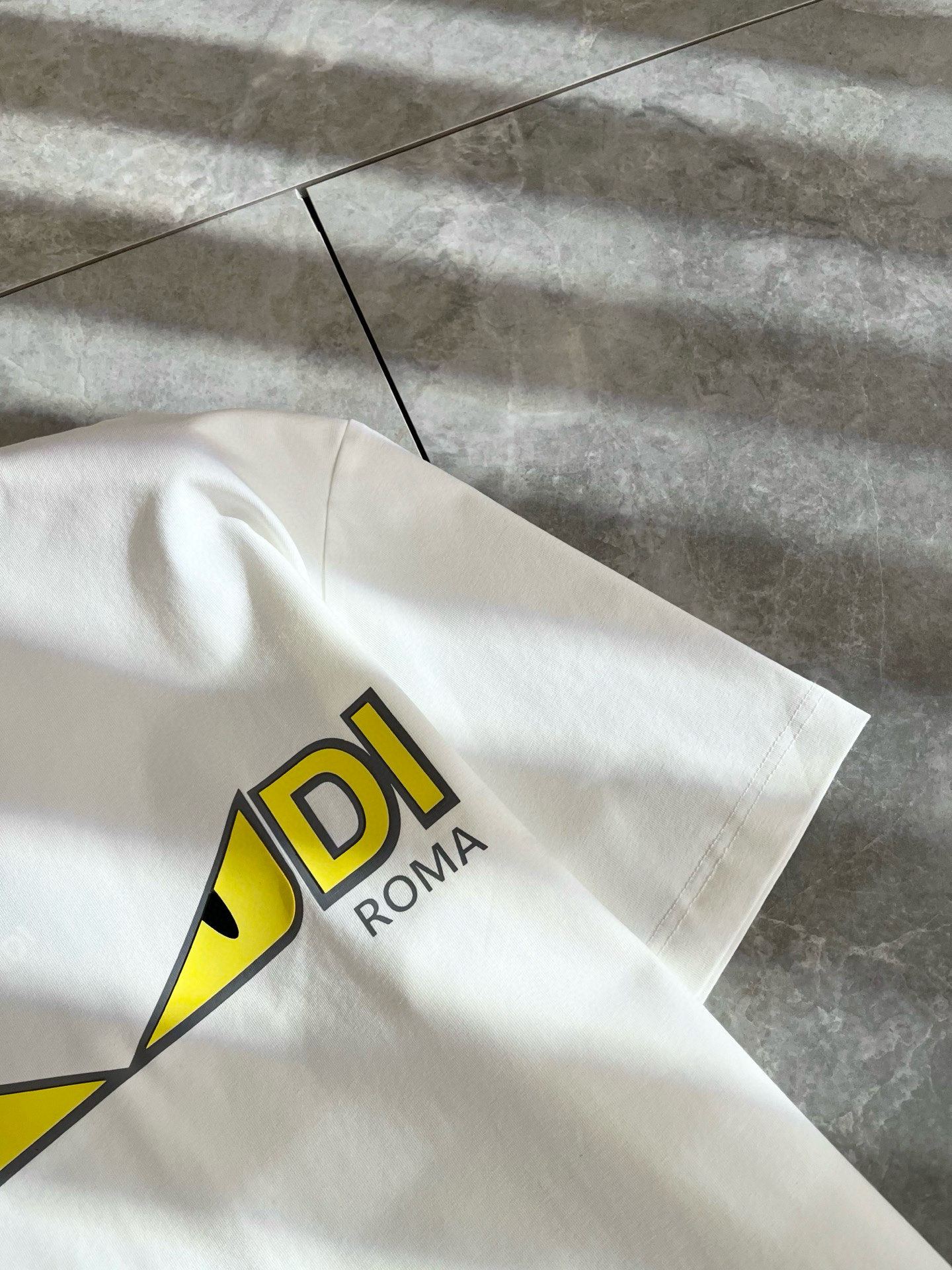  FEN*I 芬*迪2025春夏新款FD家族FF男女同款👫短袖T恤，男女同款👫百搭极简短袖。意大利原厂订