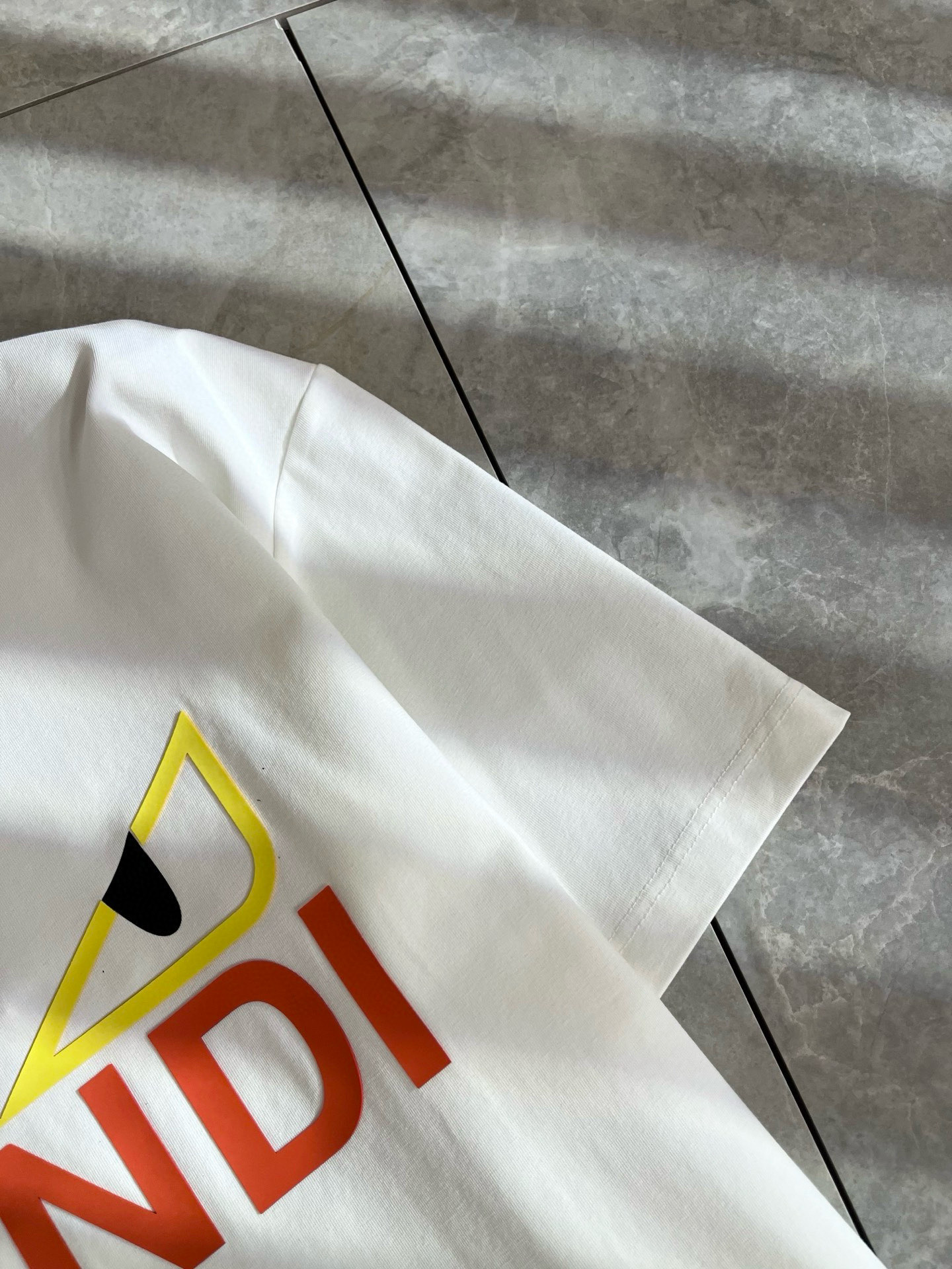  FEN*I 芬*迪2025春夏新款FD家族FF男女同款👫短袖T恤，男女同款👫百搭极简短袖。意大利原厂订