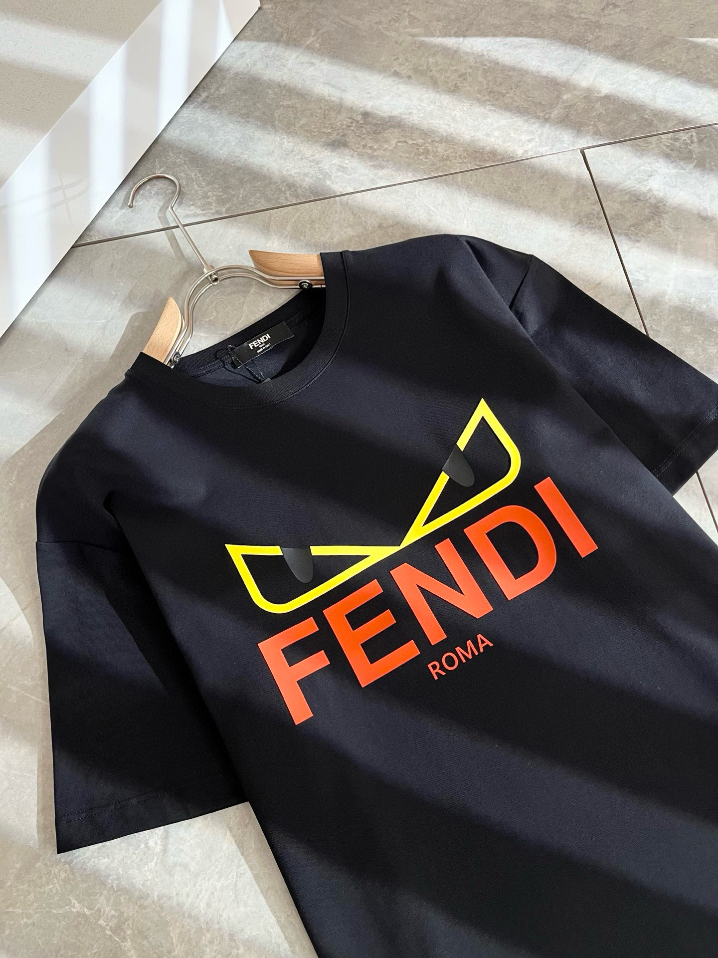  FEN*I 芬*迪2025春夏新款FD家族FF男女同款👫短袖T恤，男女同款👫百搭极简短袖。意大利原厂订