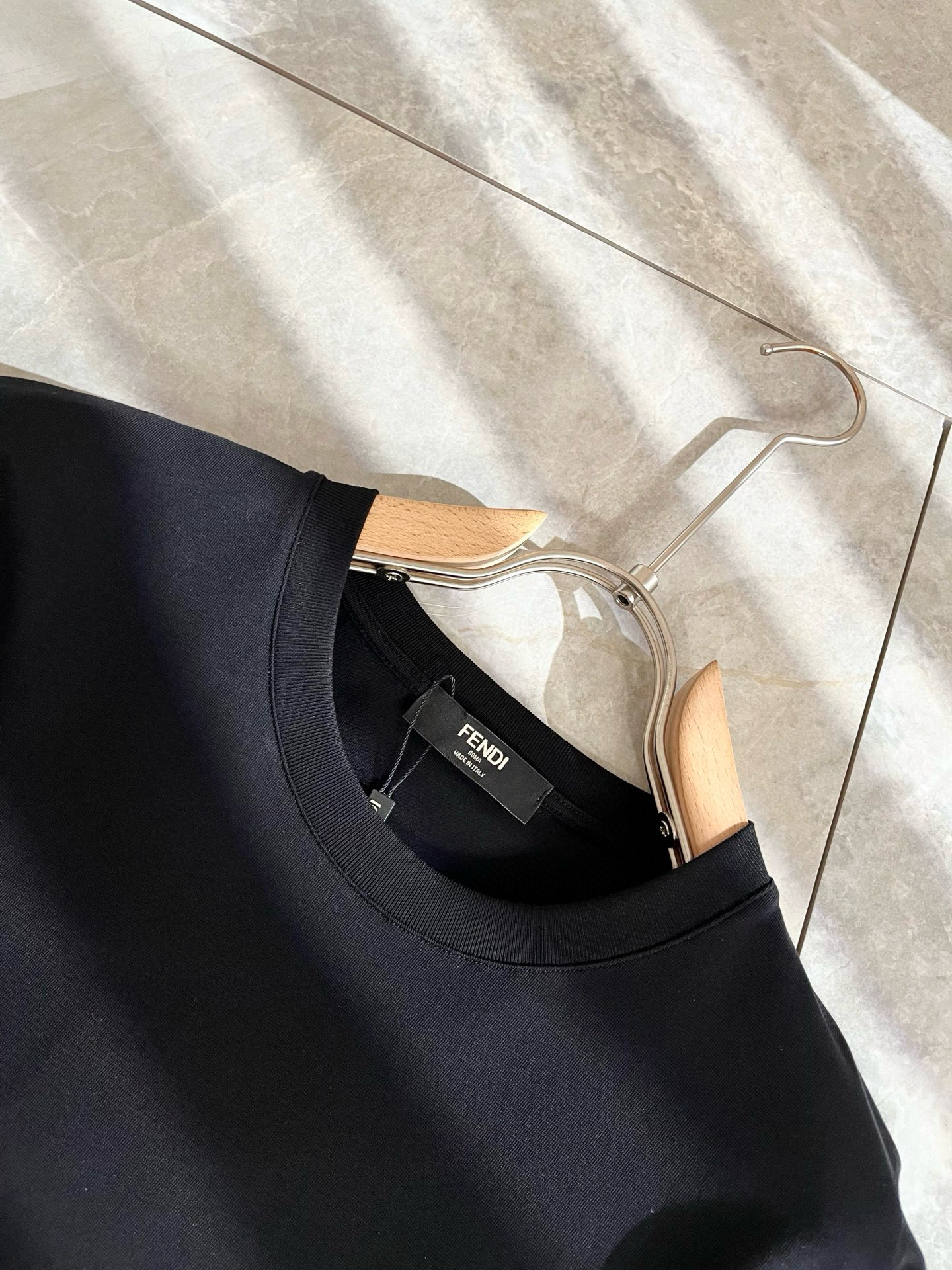  FEN*I 芬*迪2025春夏新款FD家族FF男女同款👫短袖T恤，男女同款👫百搭极简短袖。意大利原厂订