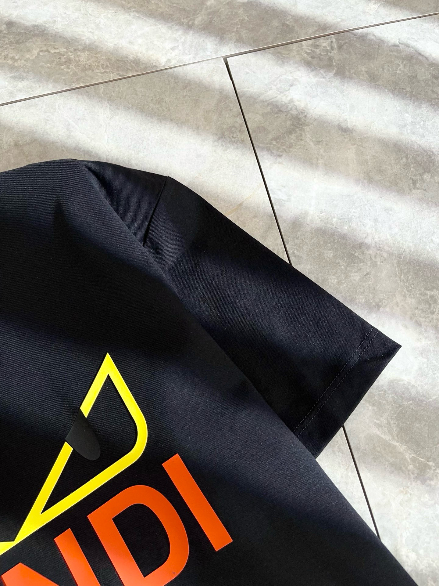  FEN*I 芬*迪2025春夏新款FD家族FF男女同款👫短袖T恤，男女同款👫百搭极简短袖。意大利原厂订