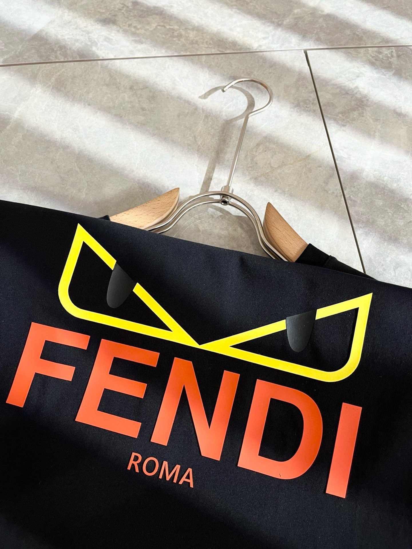  FEN*I 芬*迪2025春夏新款FD家族FF男女同款👫短袖T恤，男女同款👫百搭极简短袖。意大利原厂订