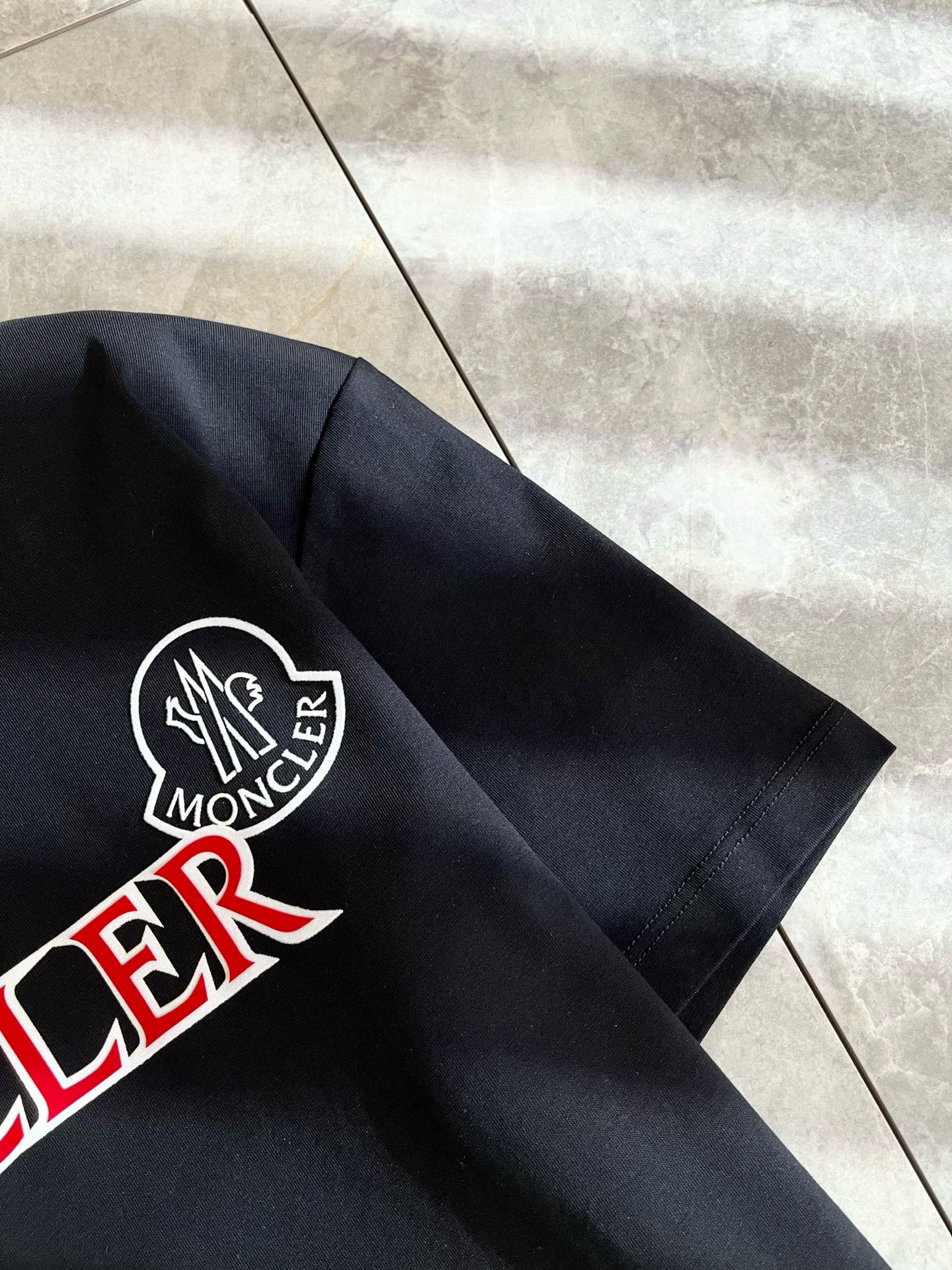   Moncler蒙家 2025春夏最新男女同款👫贸易订单短袖T恤，全品相！！网红款！采用logo图案压