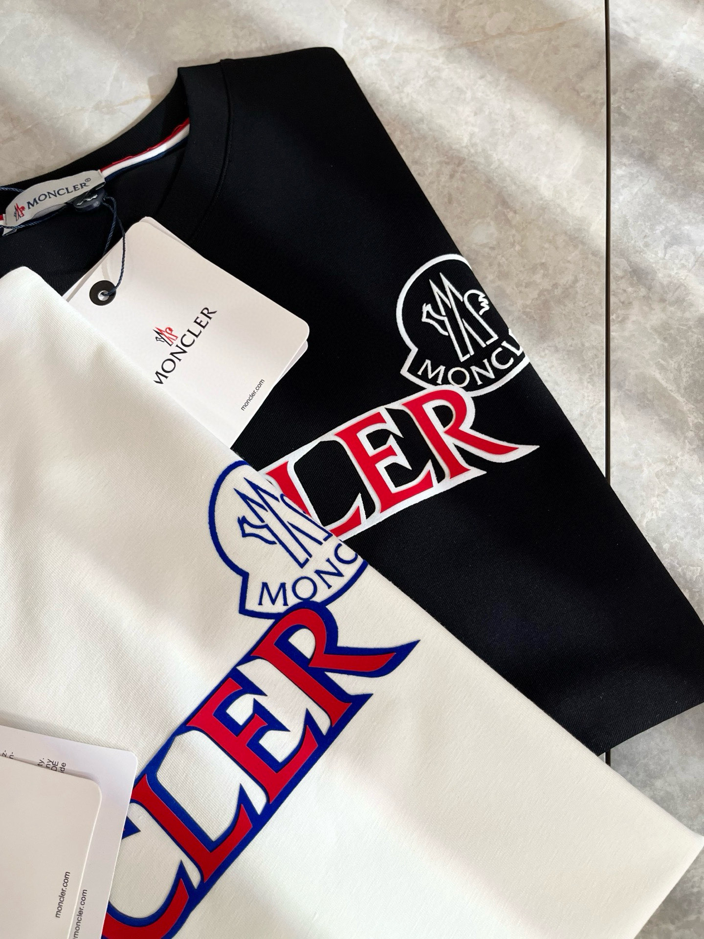   Moncler蒙家 2025春夏最新男女同款👫贸易订单短袖T恤，全品相！！网红款！采用logo图案压