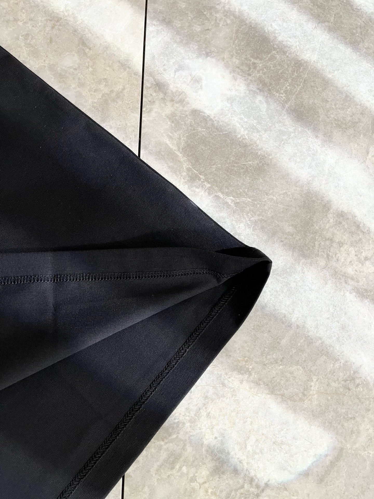   Moncler蒙家 2025春夏最新男女同款👫贸易订单短袖T恤，全品相！！网红款！采用logo图案压